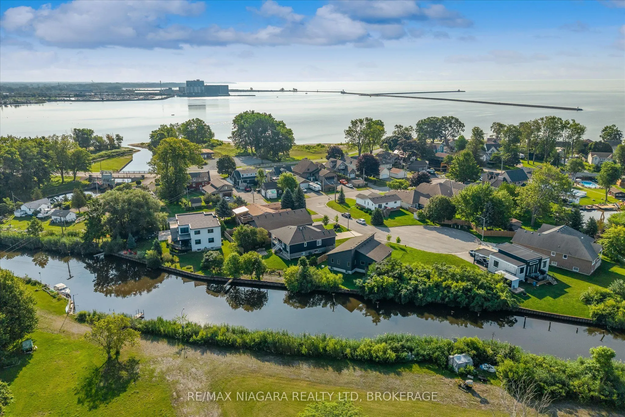 5 Heron Pointe Road