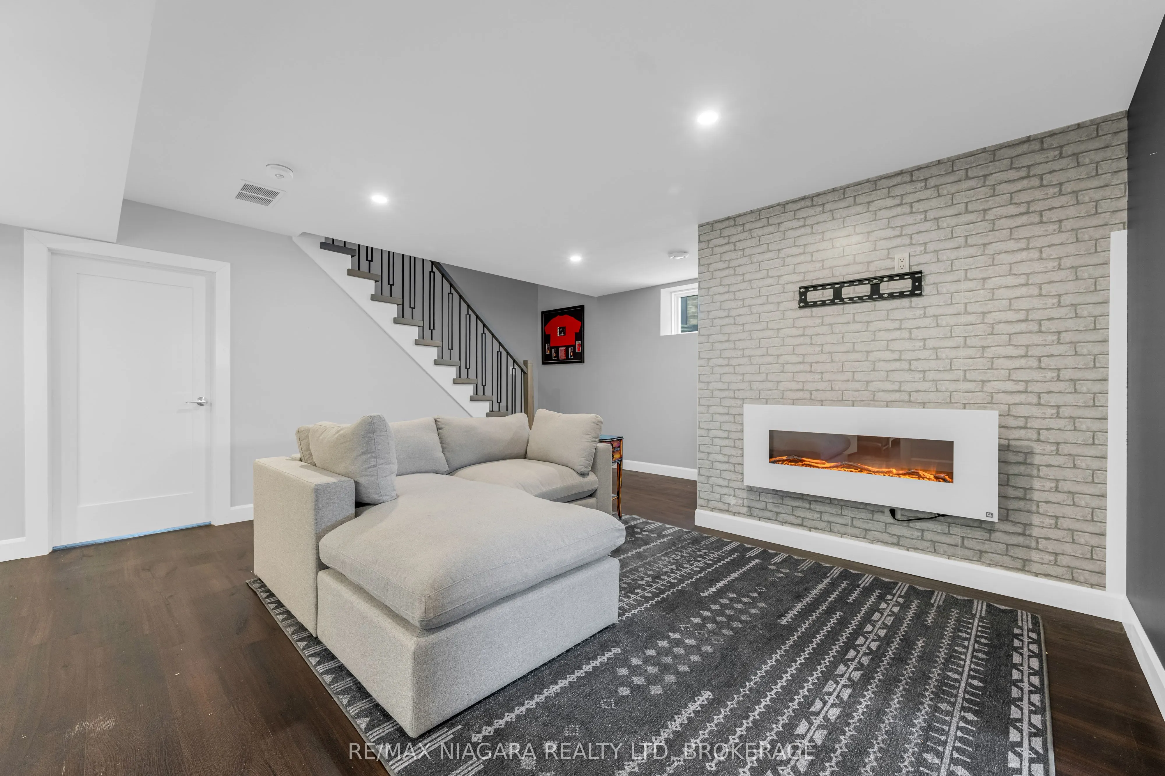 5 Heron Pointe Road