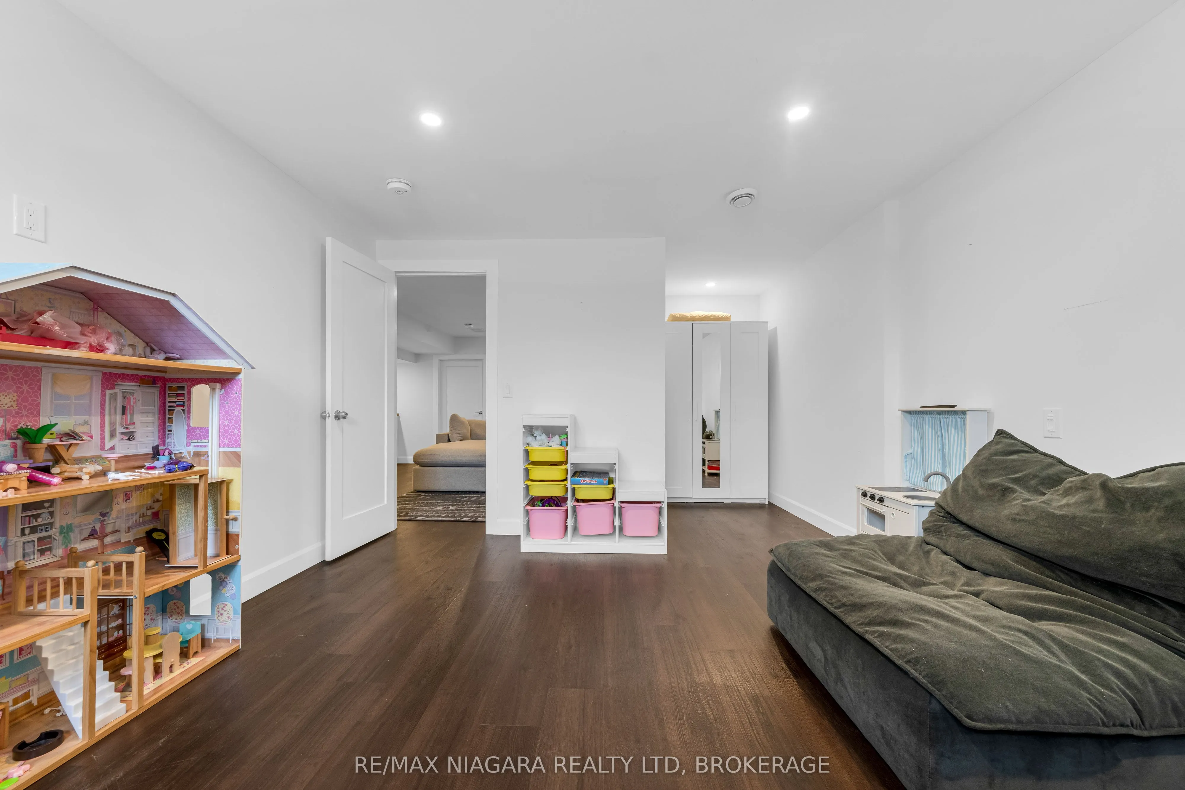 5 Heron Pointe Road
