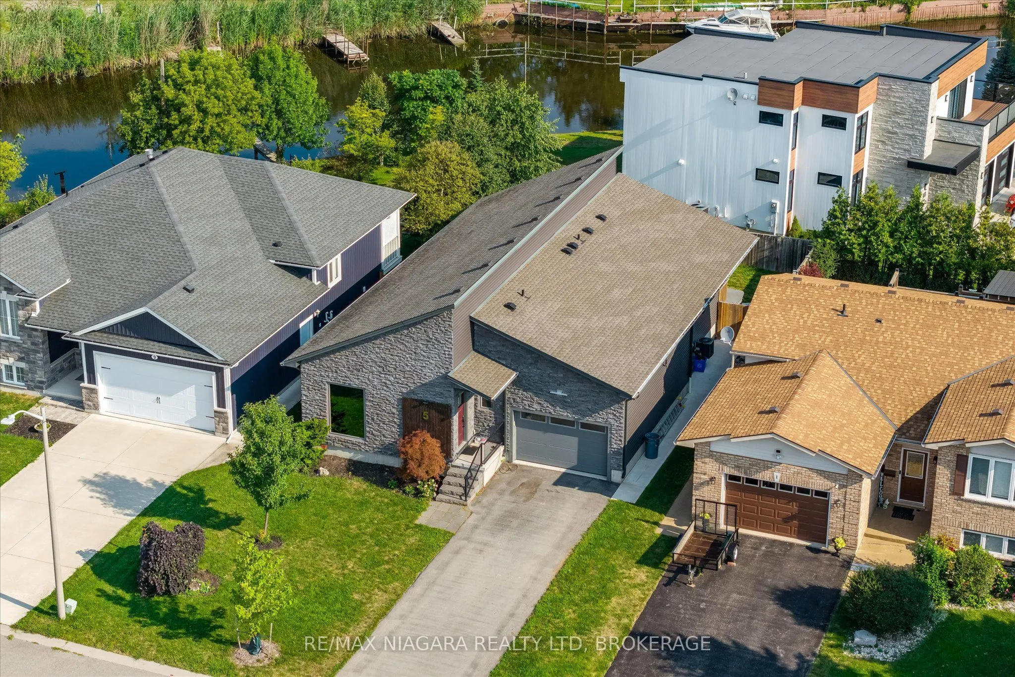 5 Heron Pointe Road