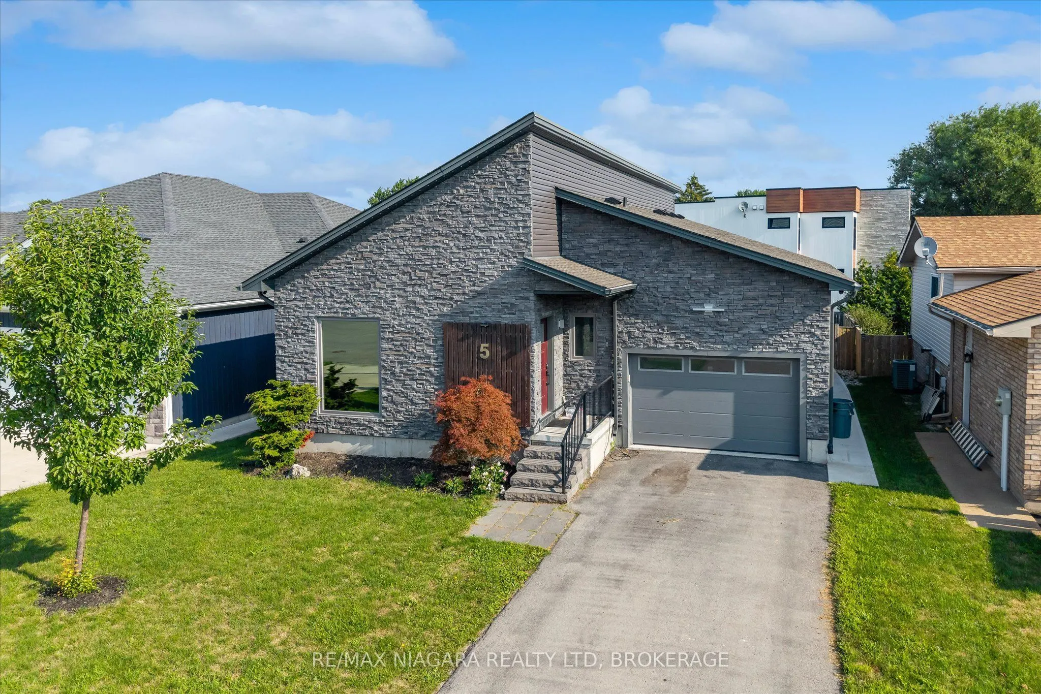 5 Heron Pointe Road
