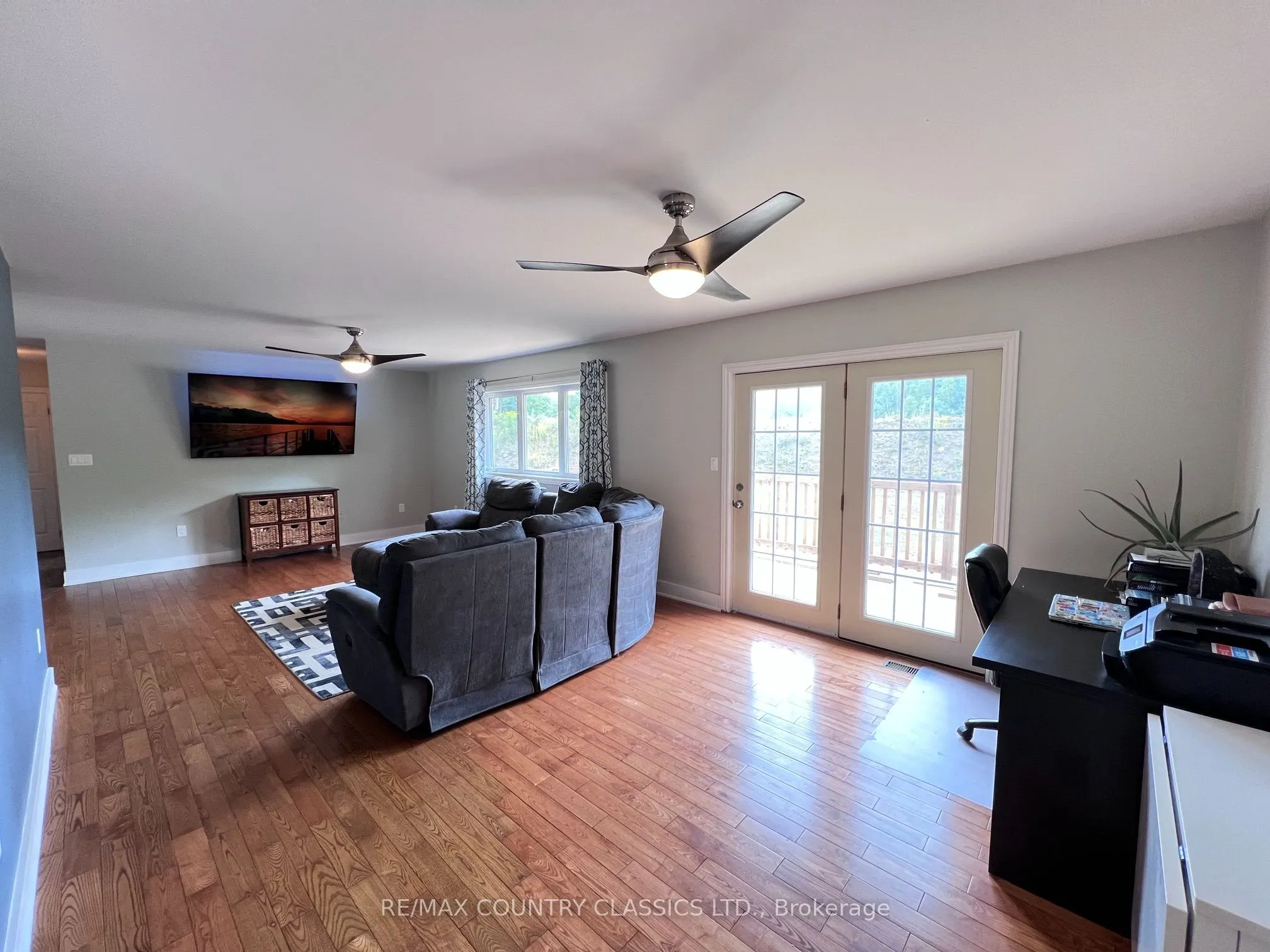 3952 Loop Road
