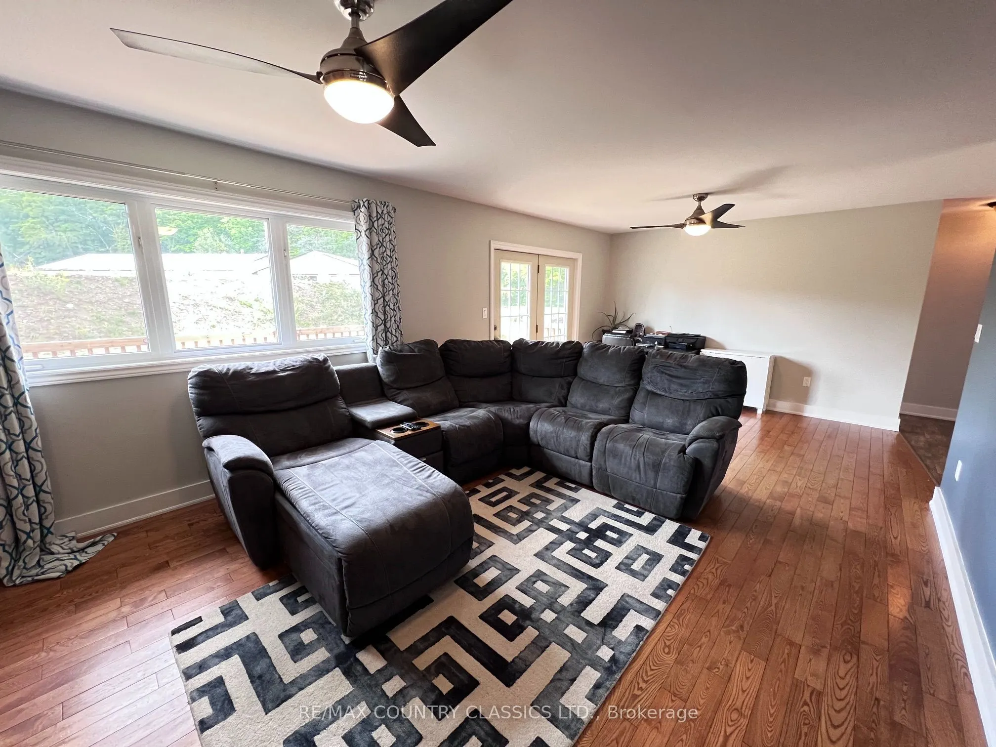 3952 Loop Road