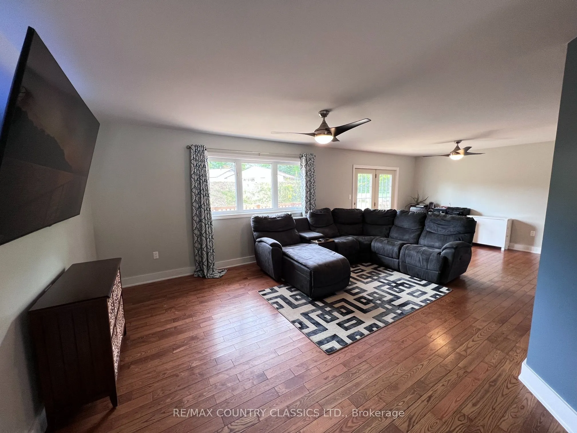 3952 Loop Road