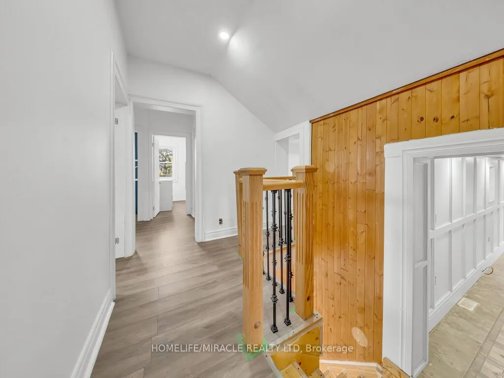 7964 Wellington County  109 Road