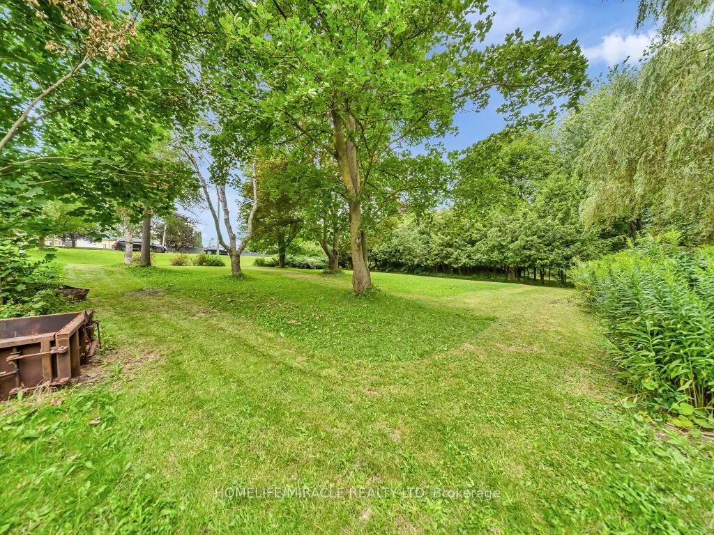 7964 Wellington County  109 Road