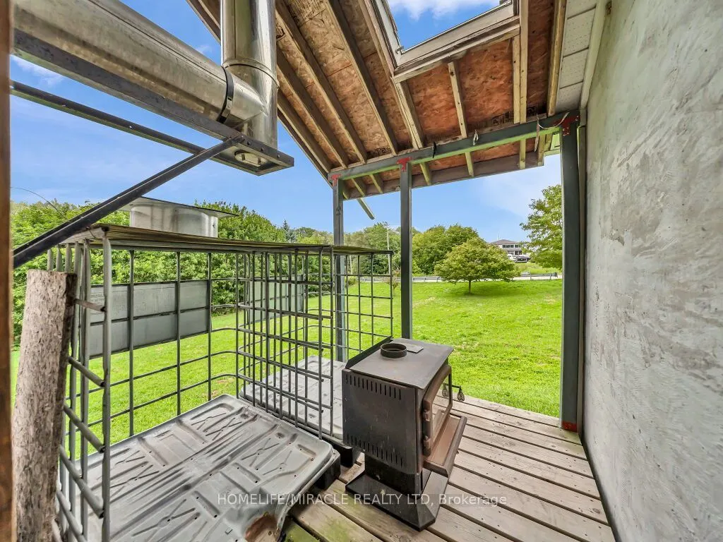 7964 Wellington County  109 Road