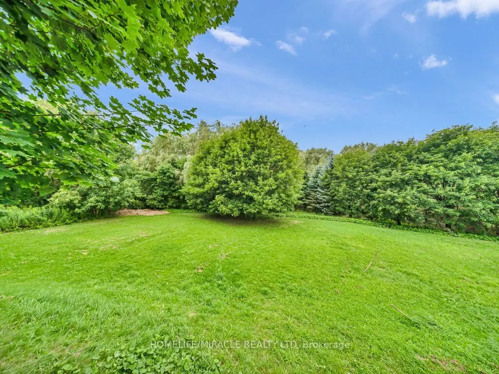 7964 Wellington County  109 Road