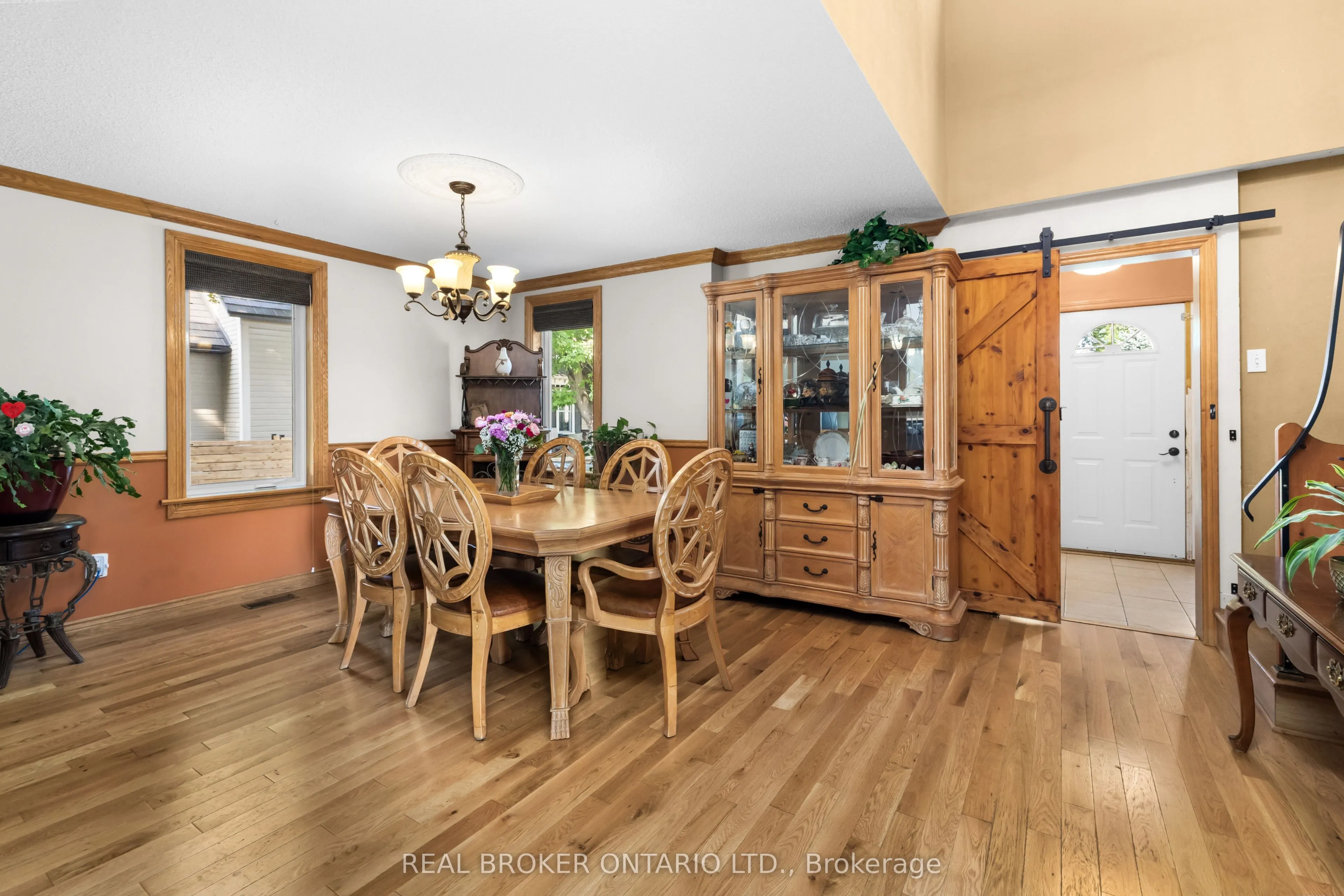 320 Clothier Street W