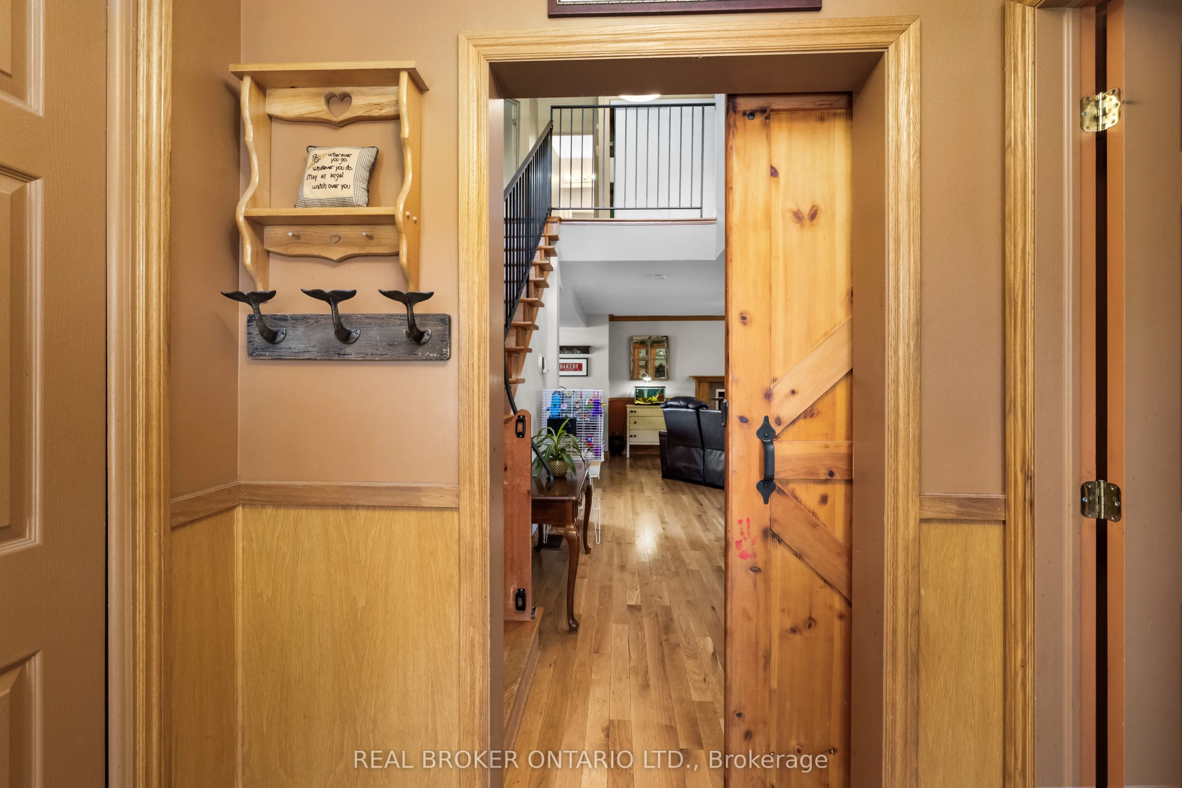 320 Clothier Street W