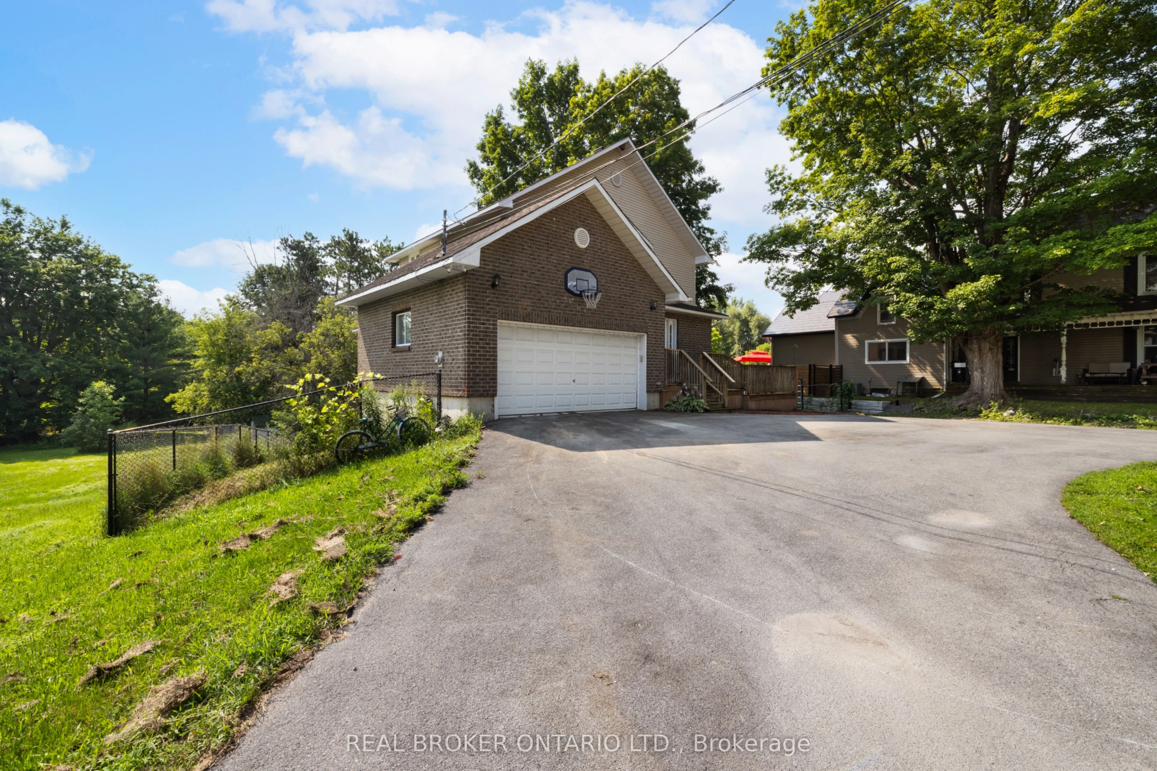 320 Clothier Street W