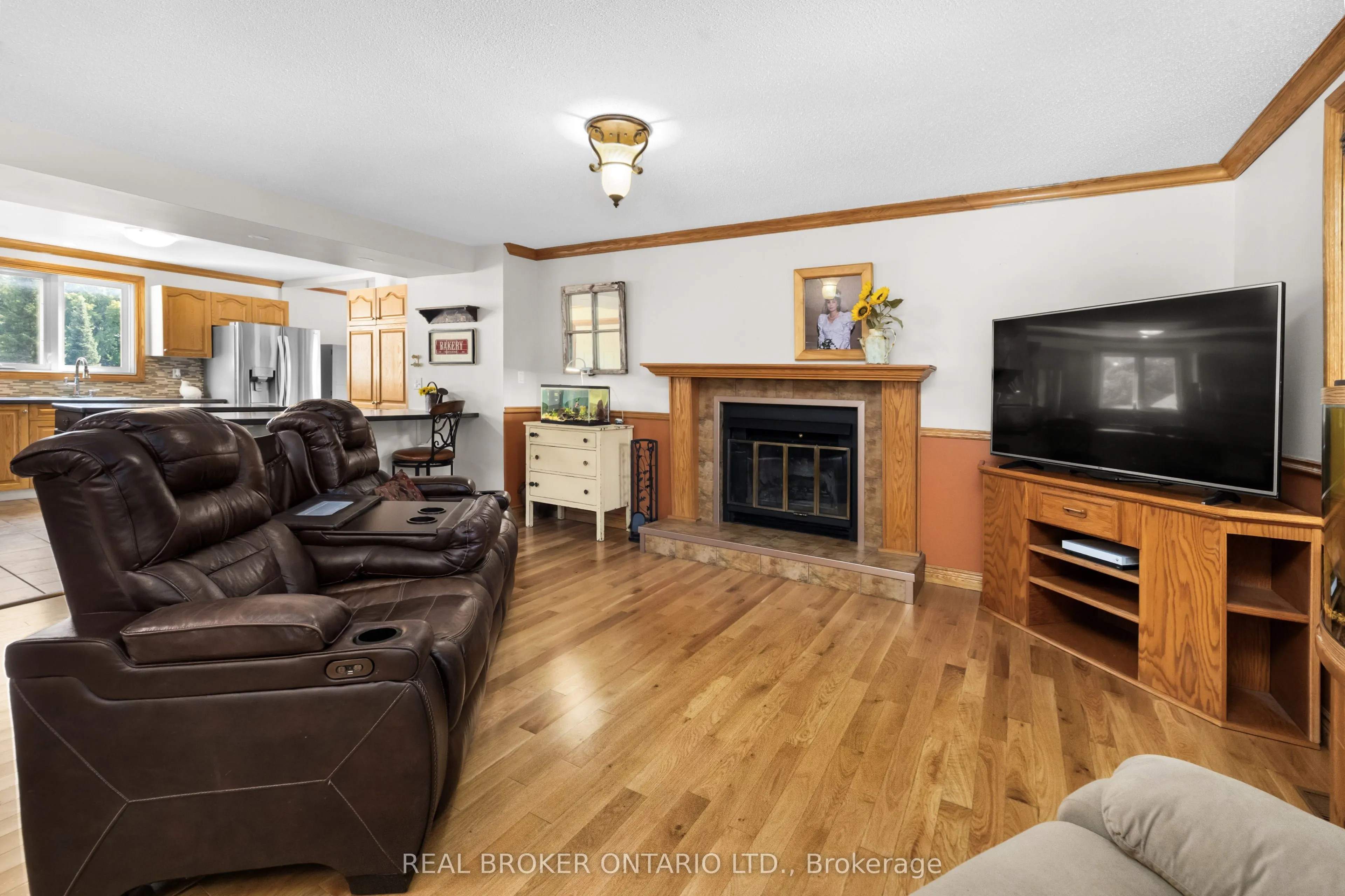320 Clothier Street W