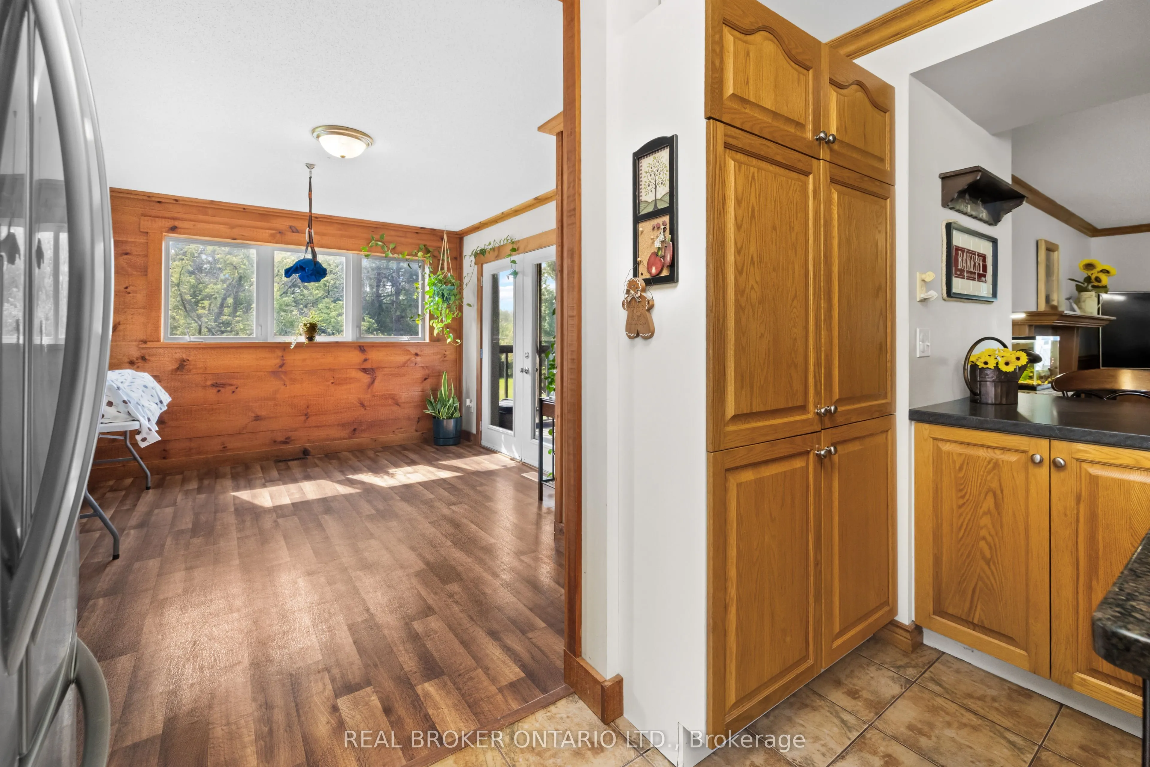 320 Clothier Street W