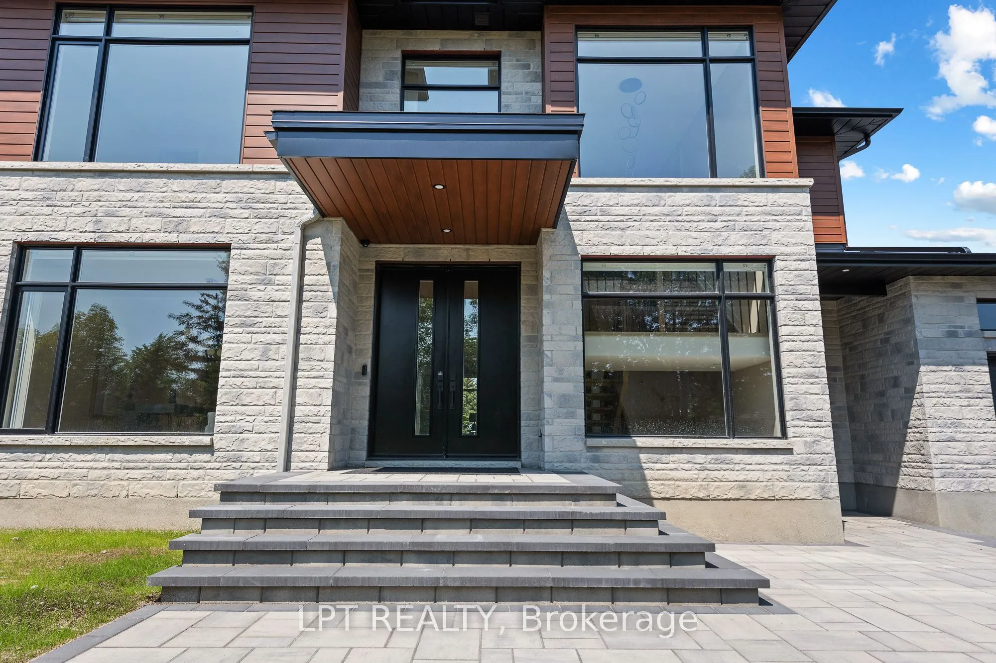 15 Briggs Avenue