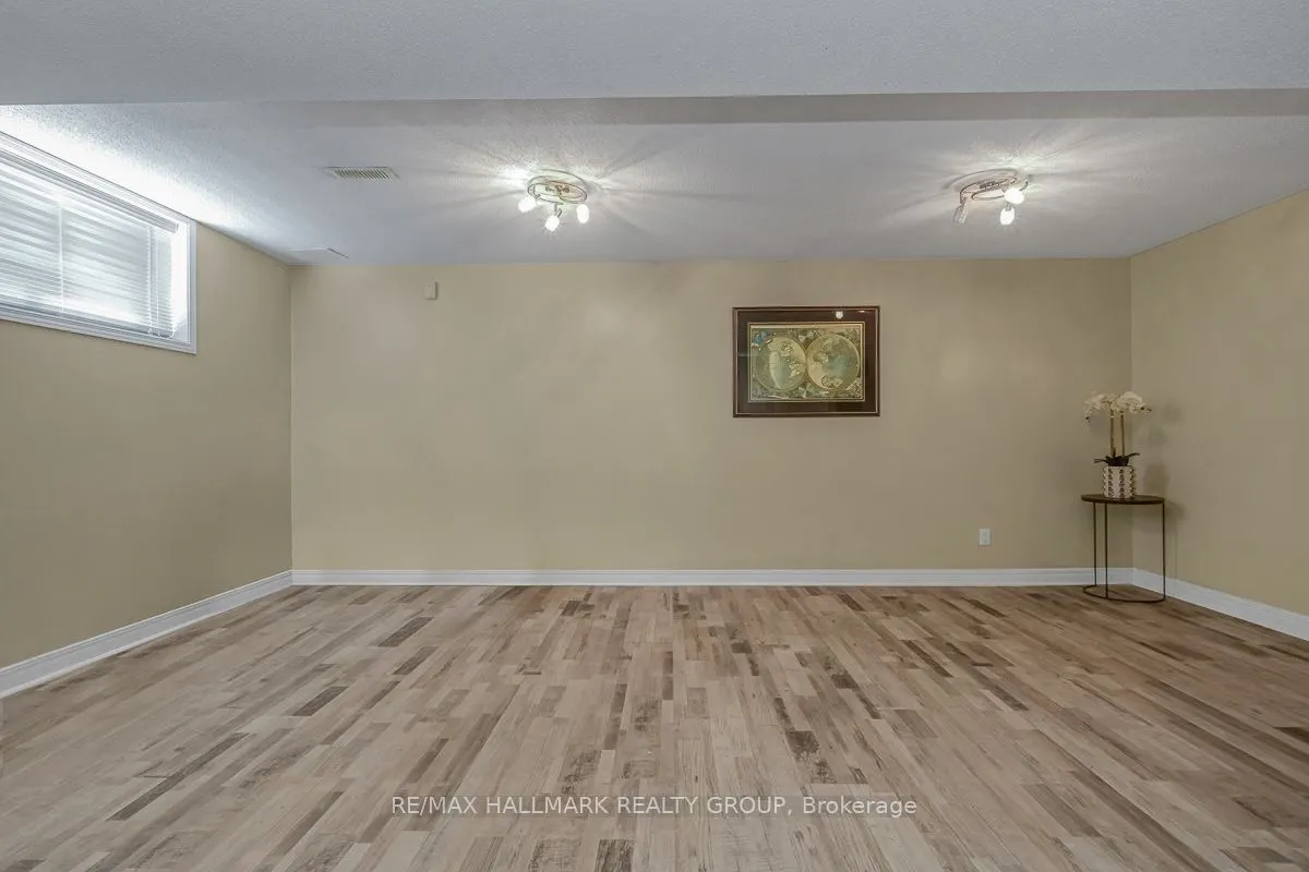 75 Lloydalex Crescent