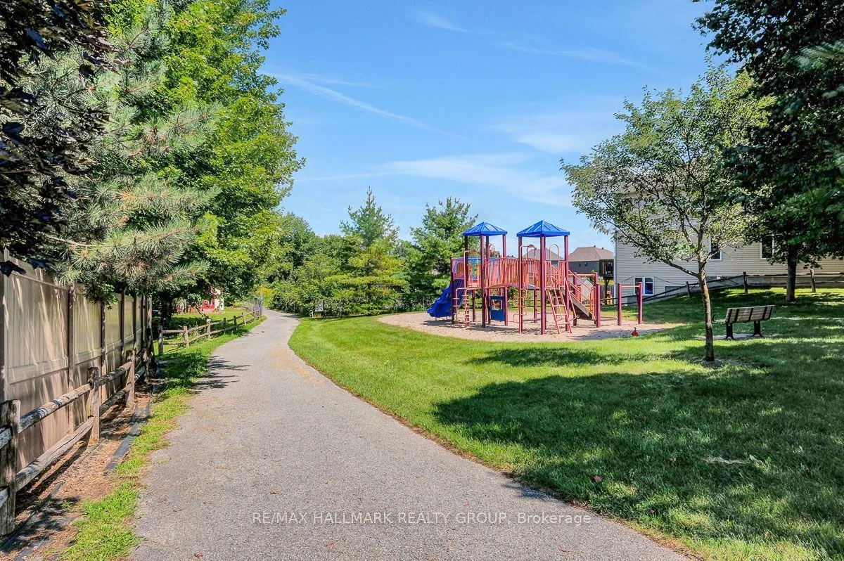 75 Lloydalex Crescent