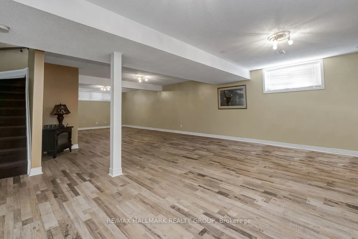 75 Lloydalex Crescent