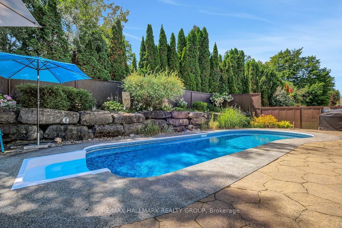 75 Lloydalex Crescent