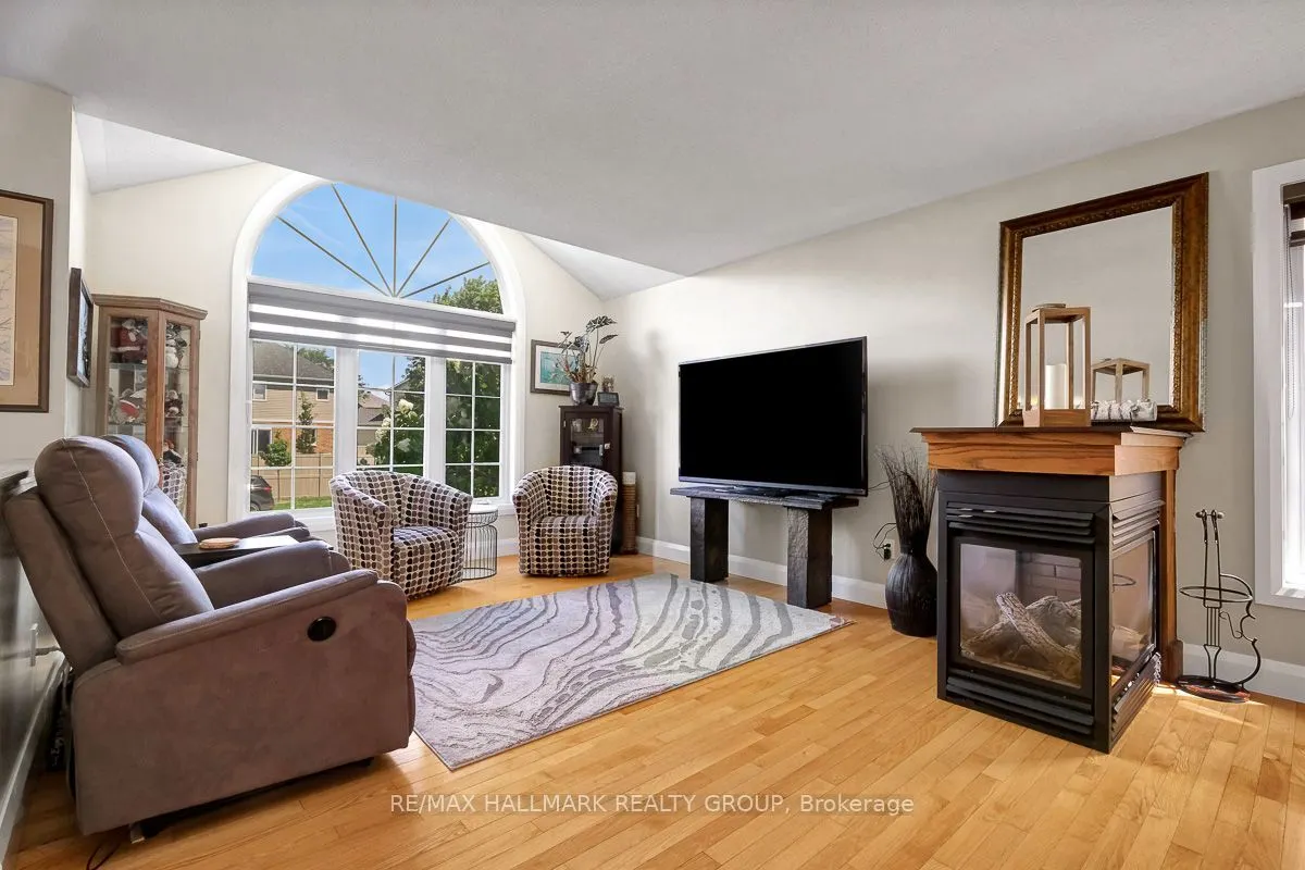 75 Lloydalex Crescent