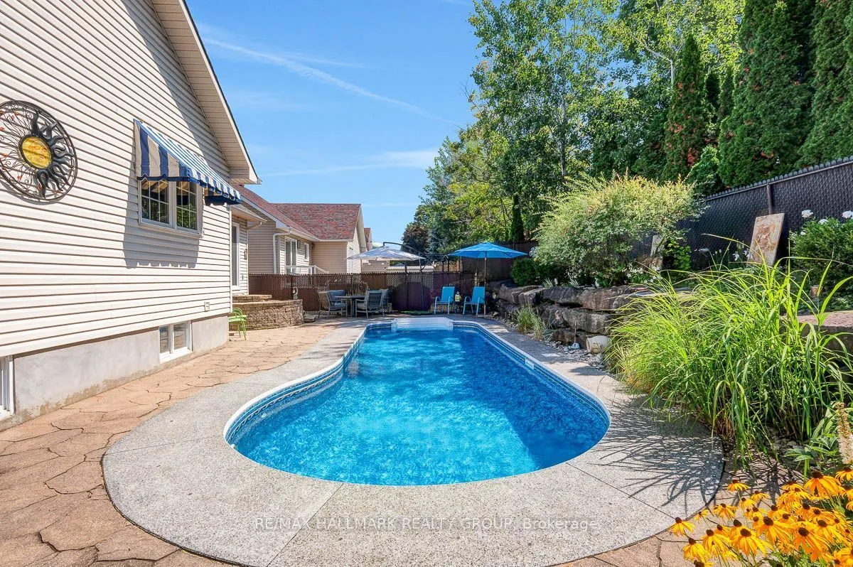 75 Lloydalex Crescent