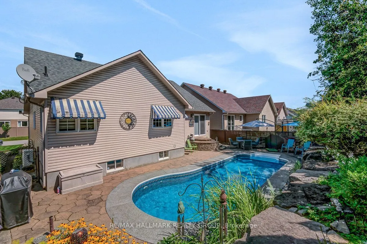 75 Lloydalex Crescent