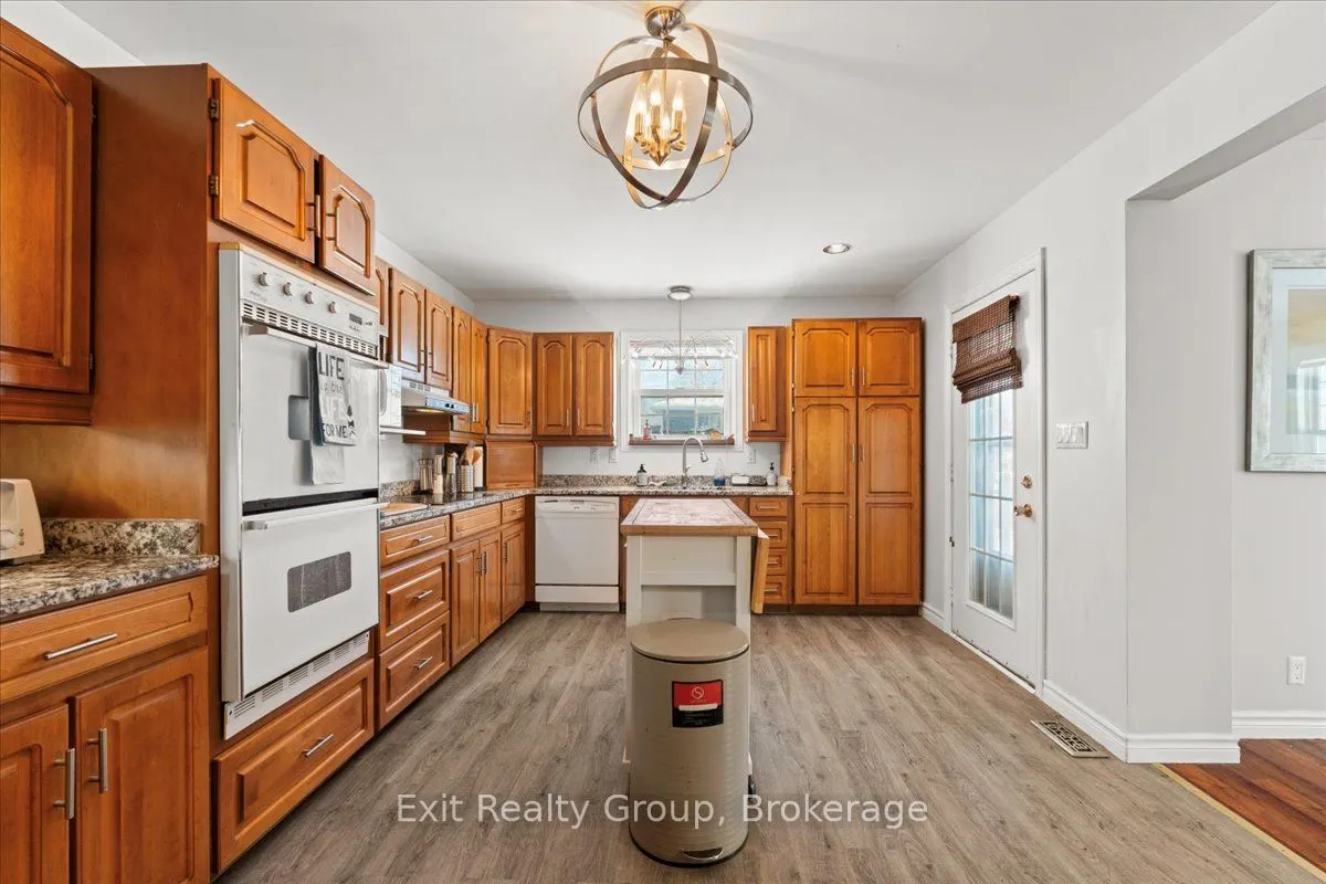 22 Willow Point Road