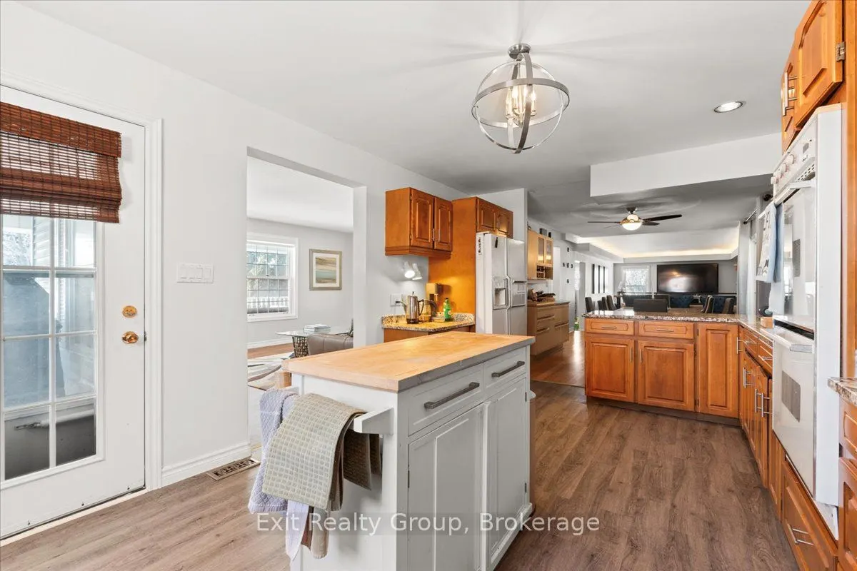 22 Willow Point Road