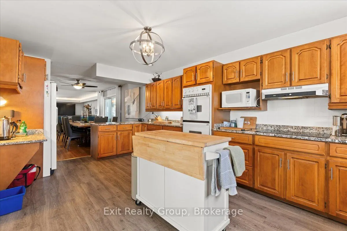 22 Willow Point Road