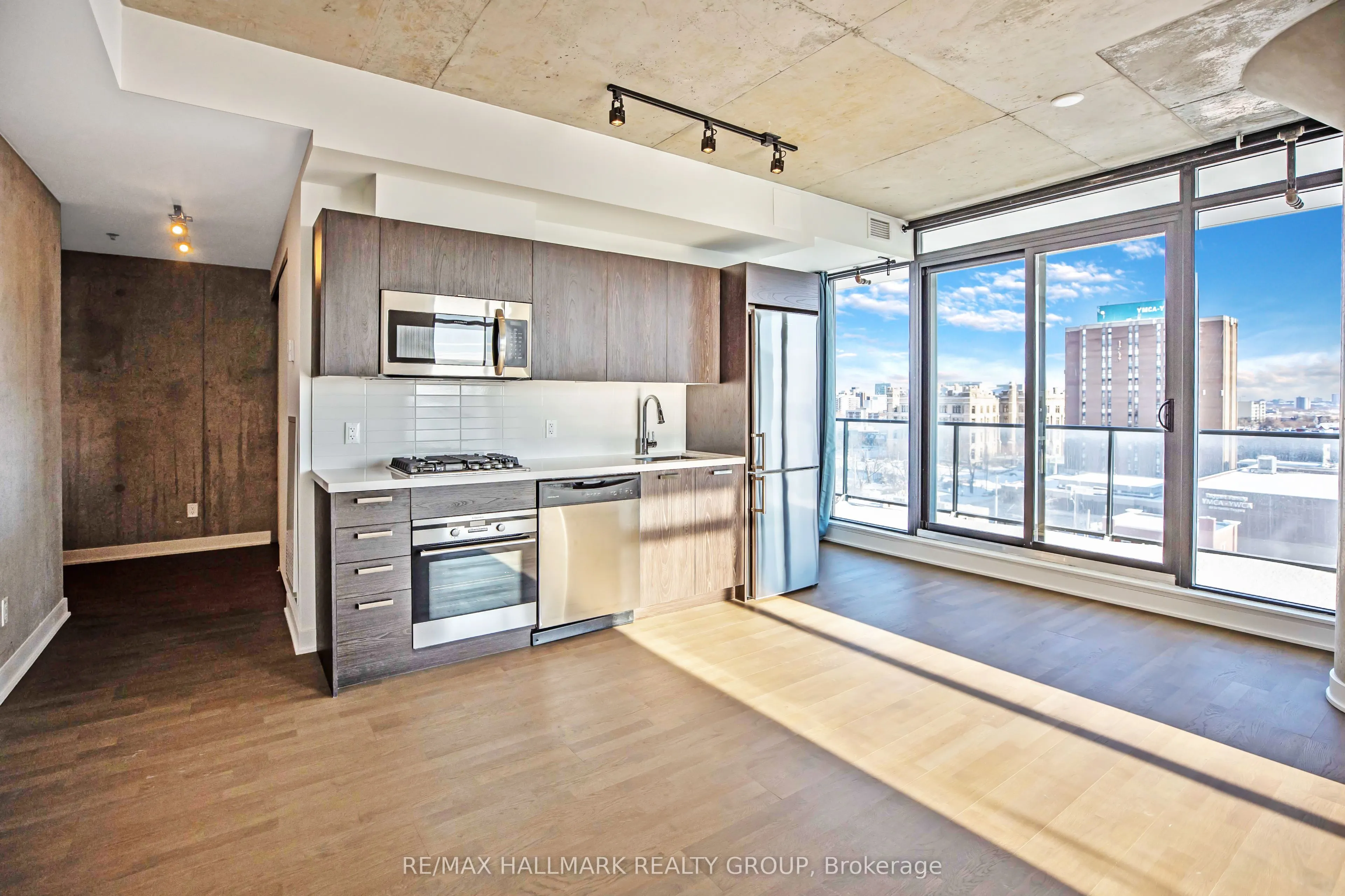 203 CATHERINE Street #902