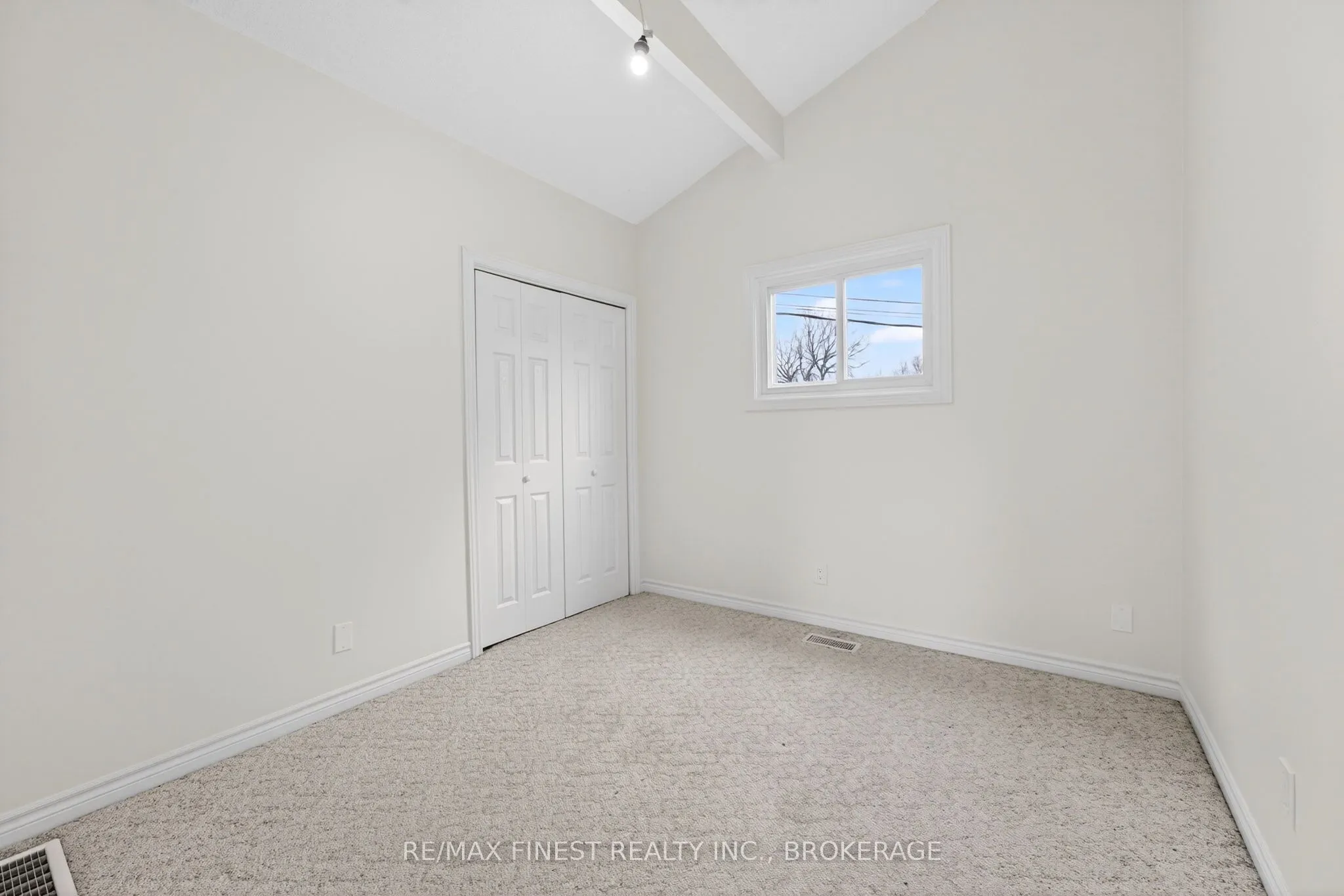 8 Sunrise Court