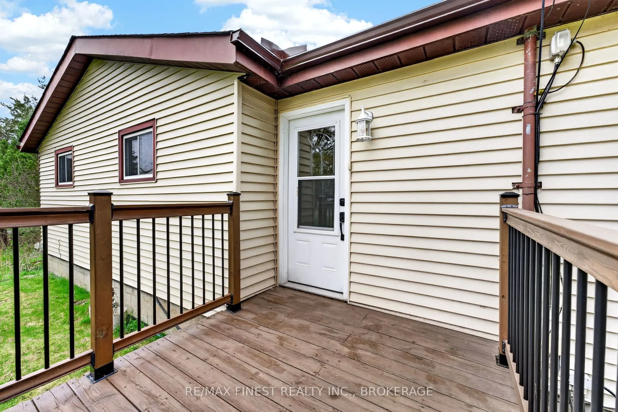 8 Sunrise Court