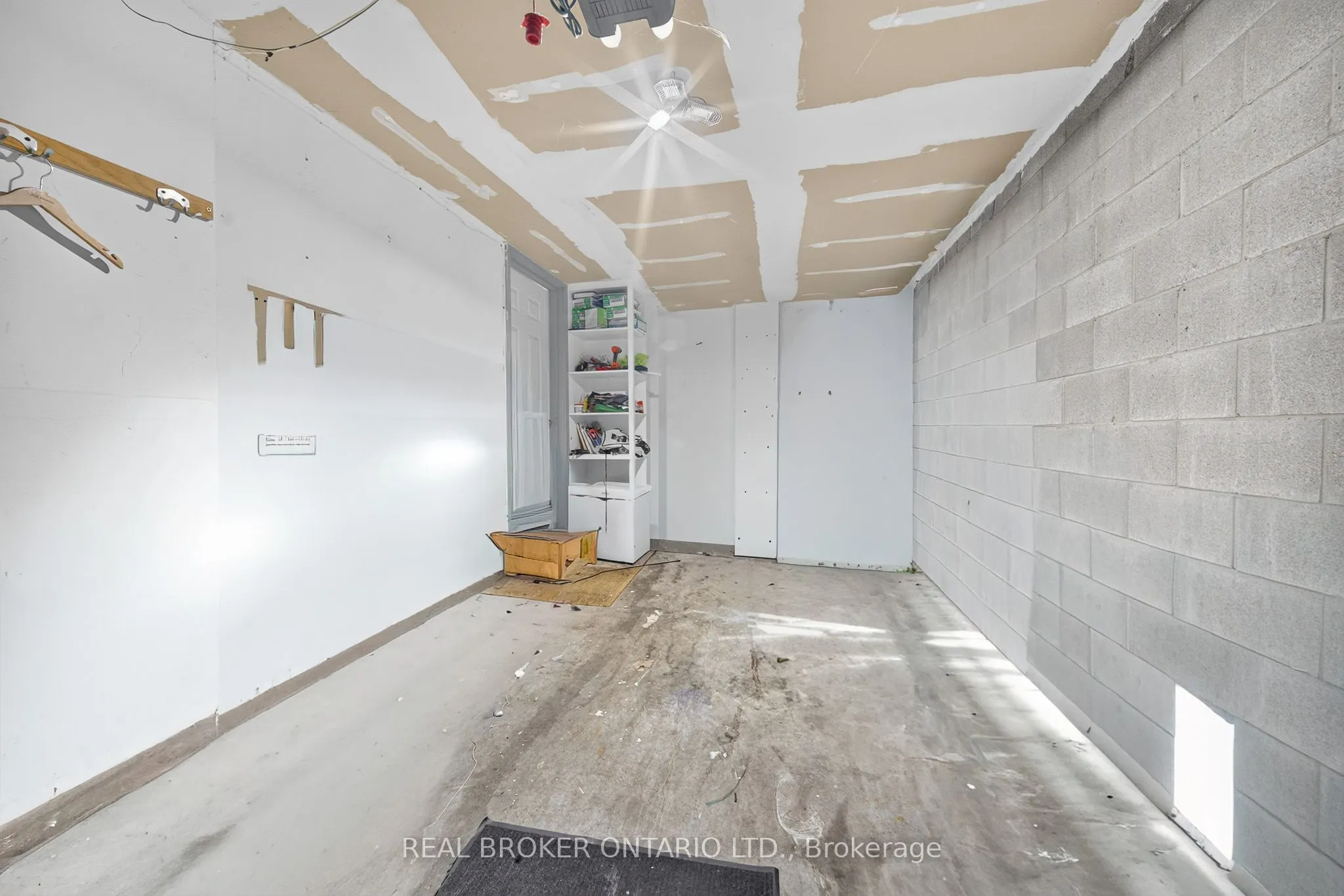 800 Paramount Drive #77