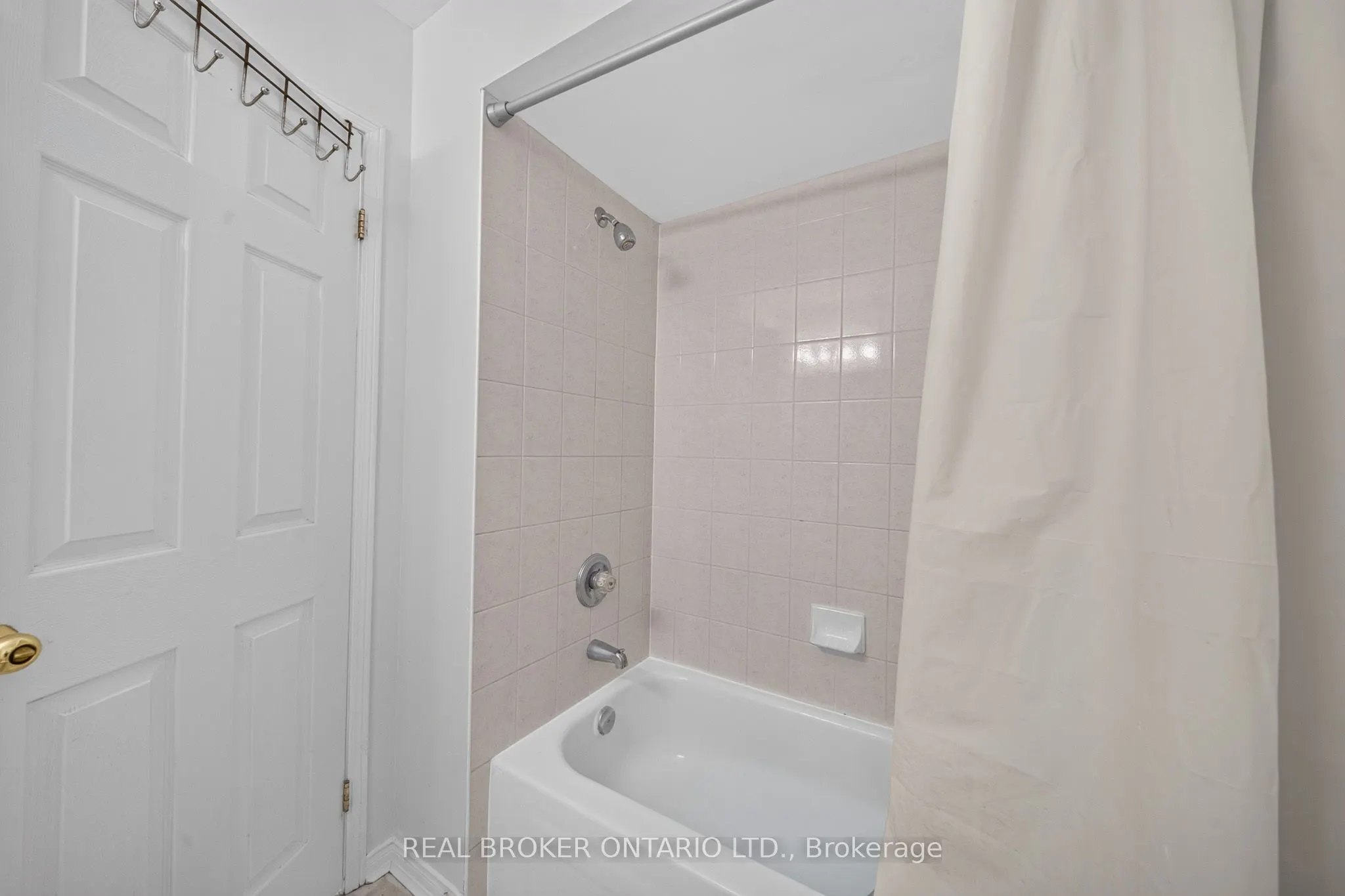 800 Paramount Drive #77
