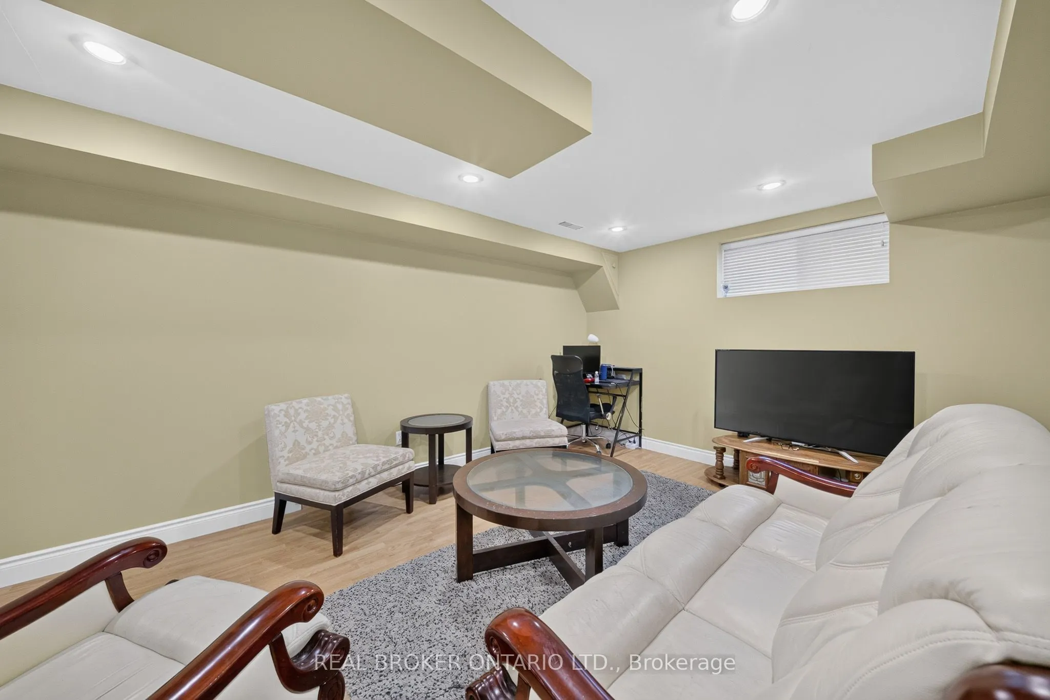 800 Paramount Drive #77