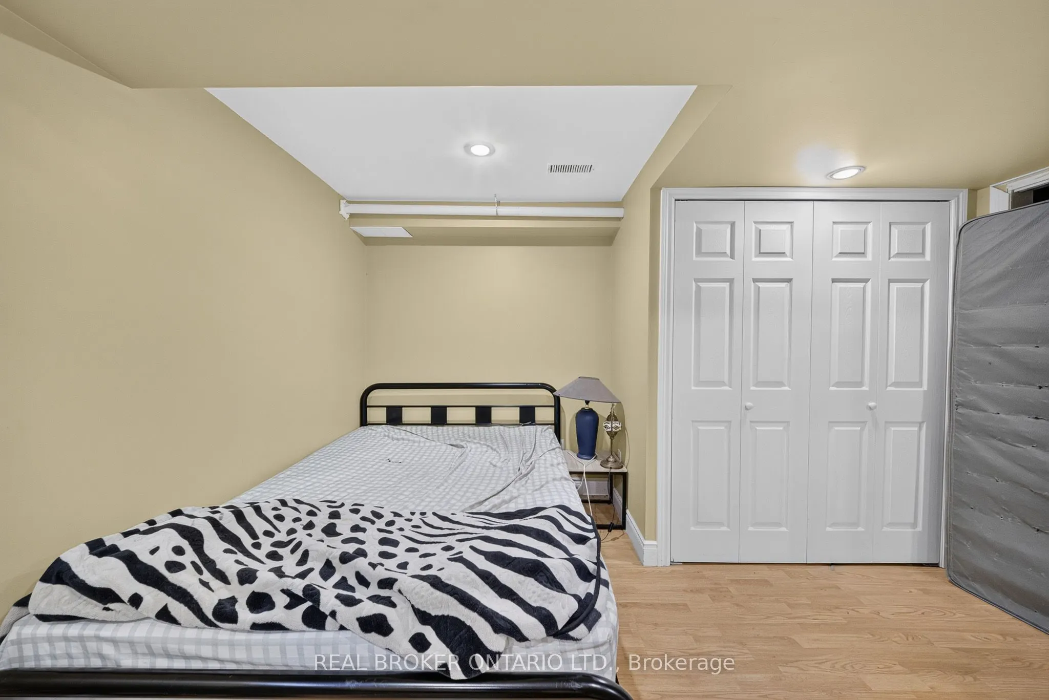 800 Paramount Drive #77