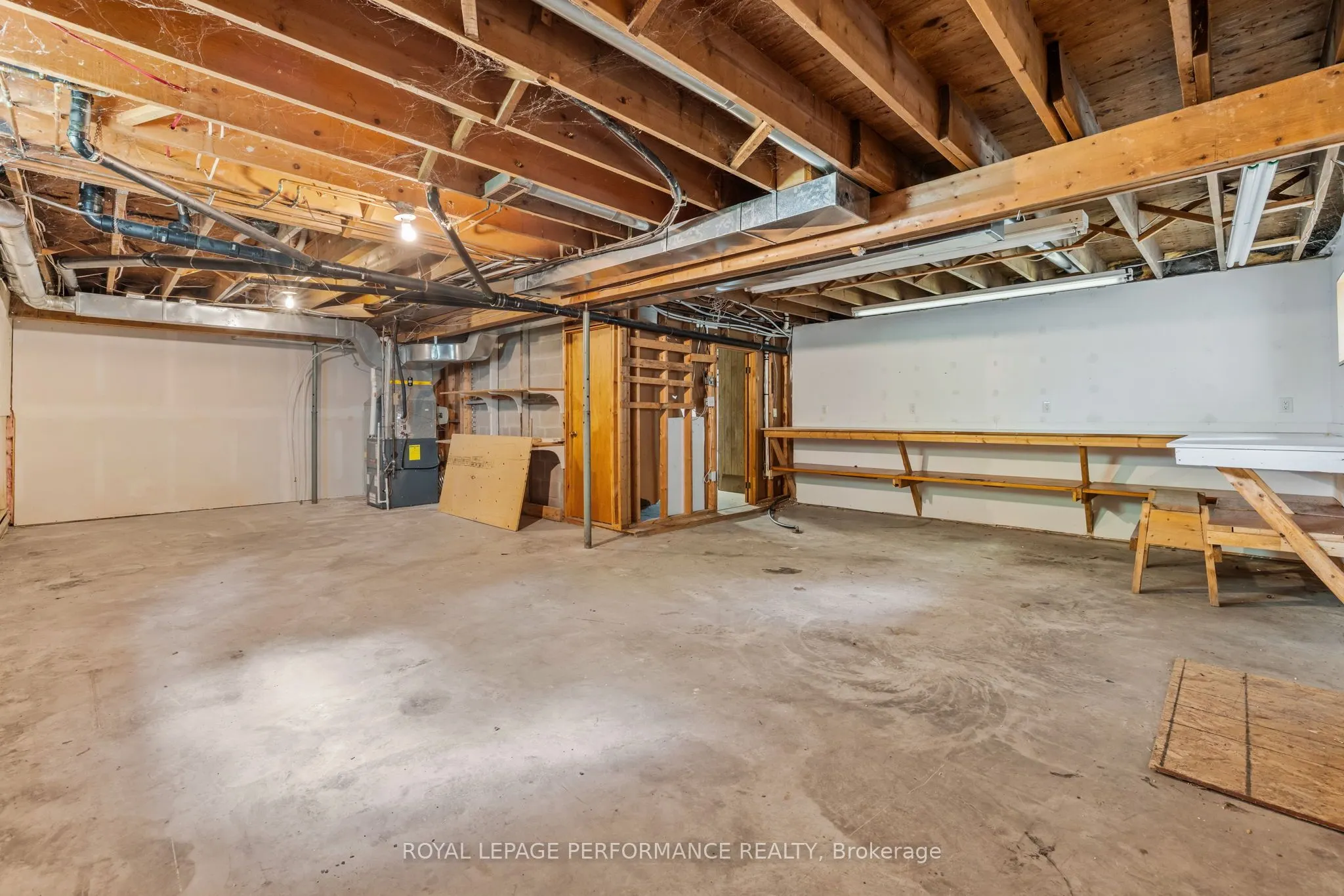 438 Voyageur Place