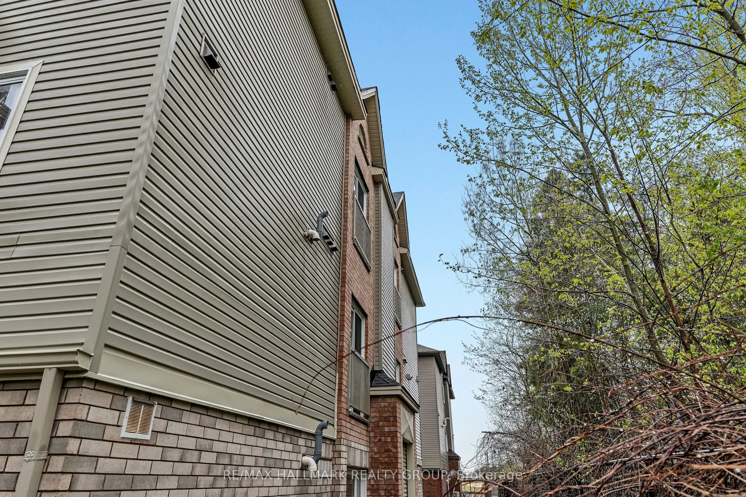 1109 Stittsville Main Street #L