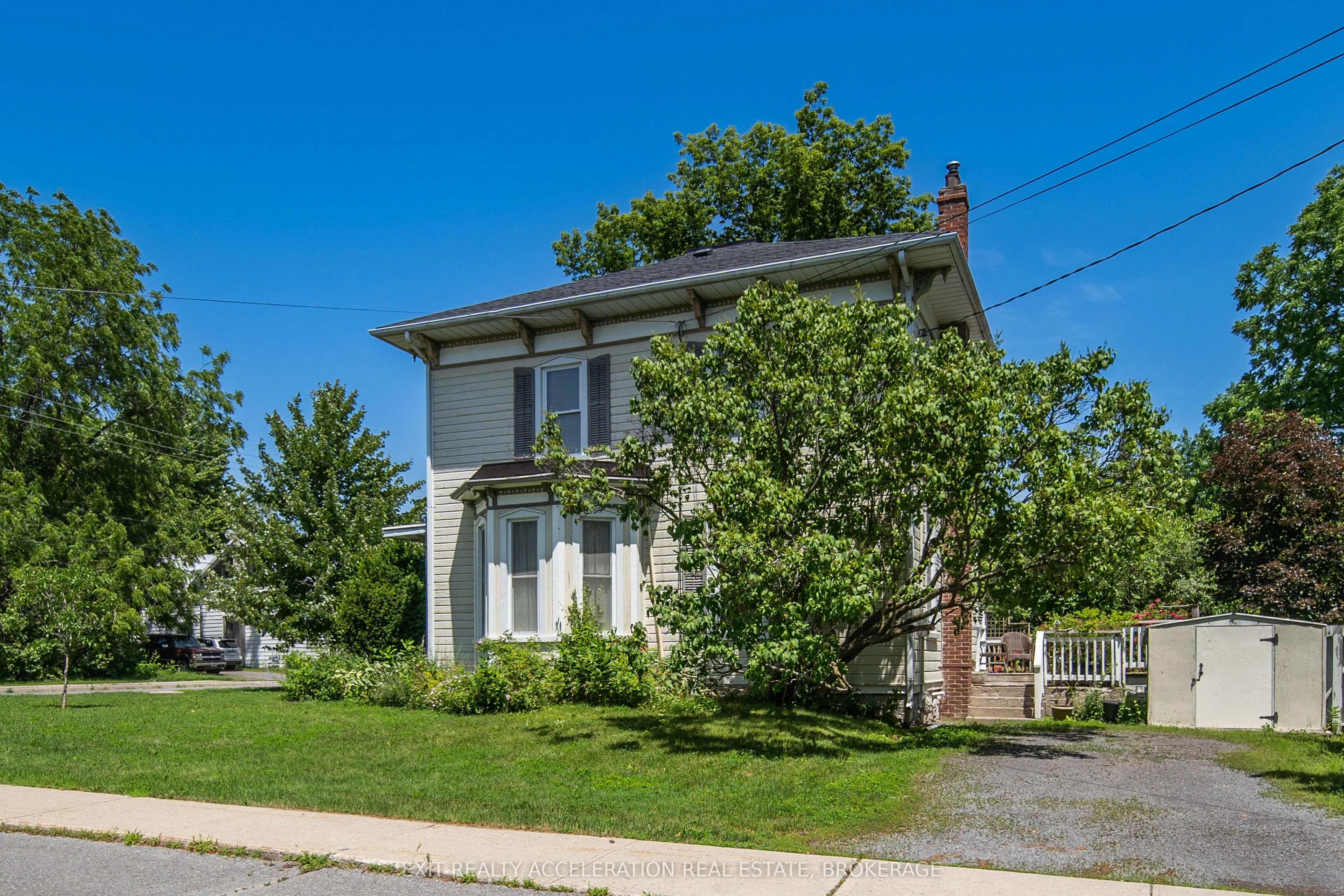 182 Water Street W