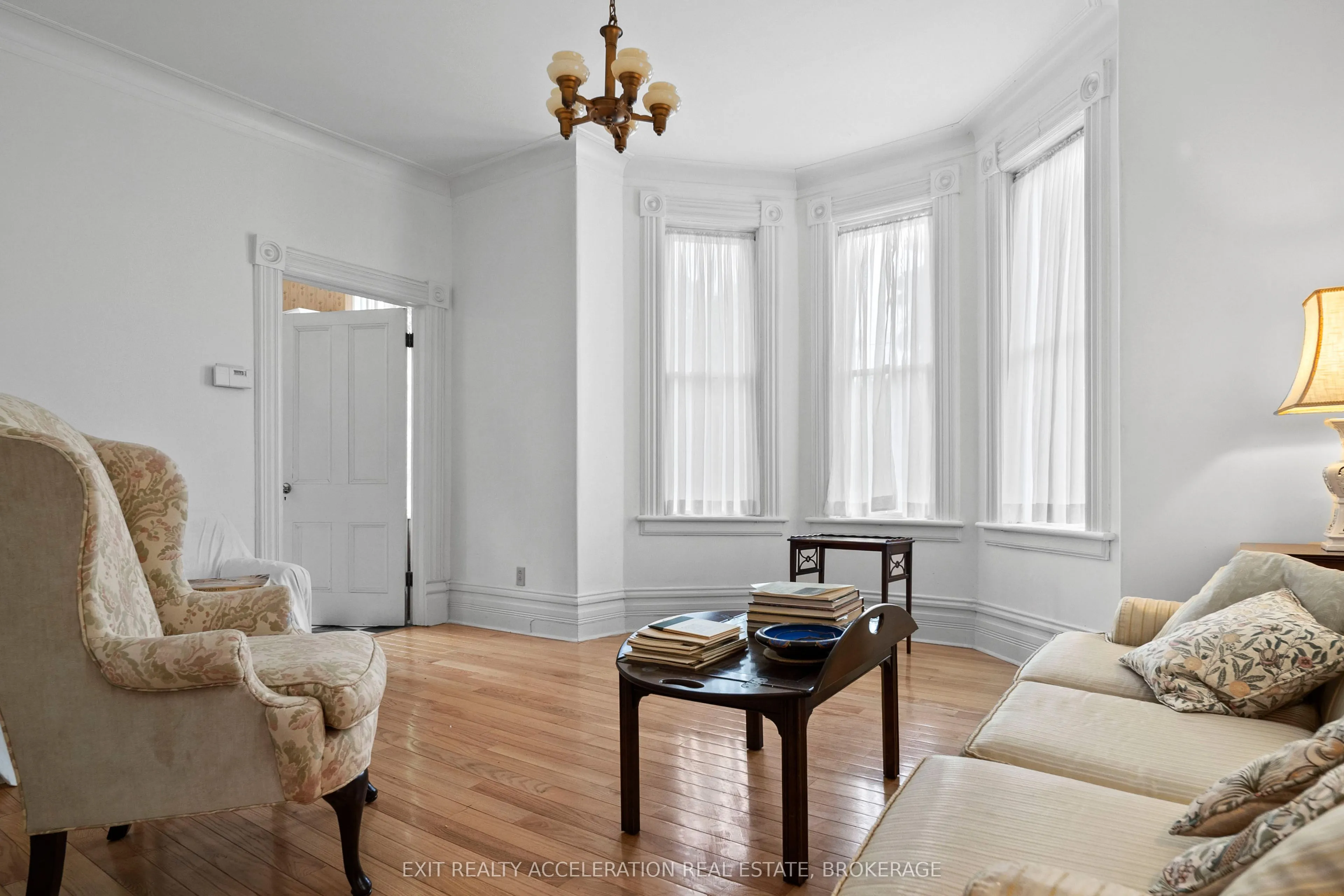 182 Water Street W