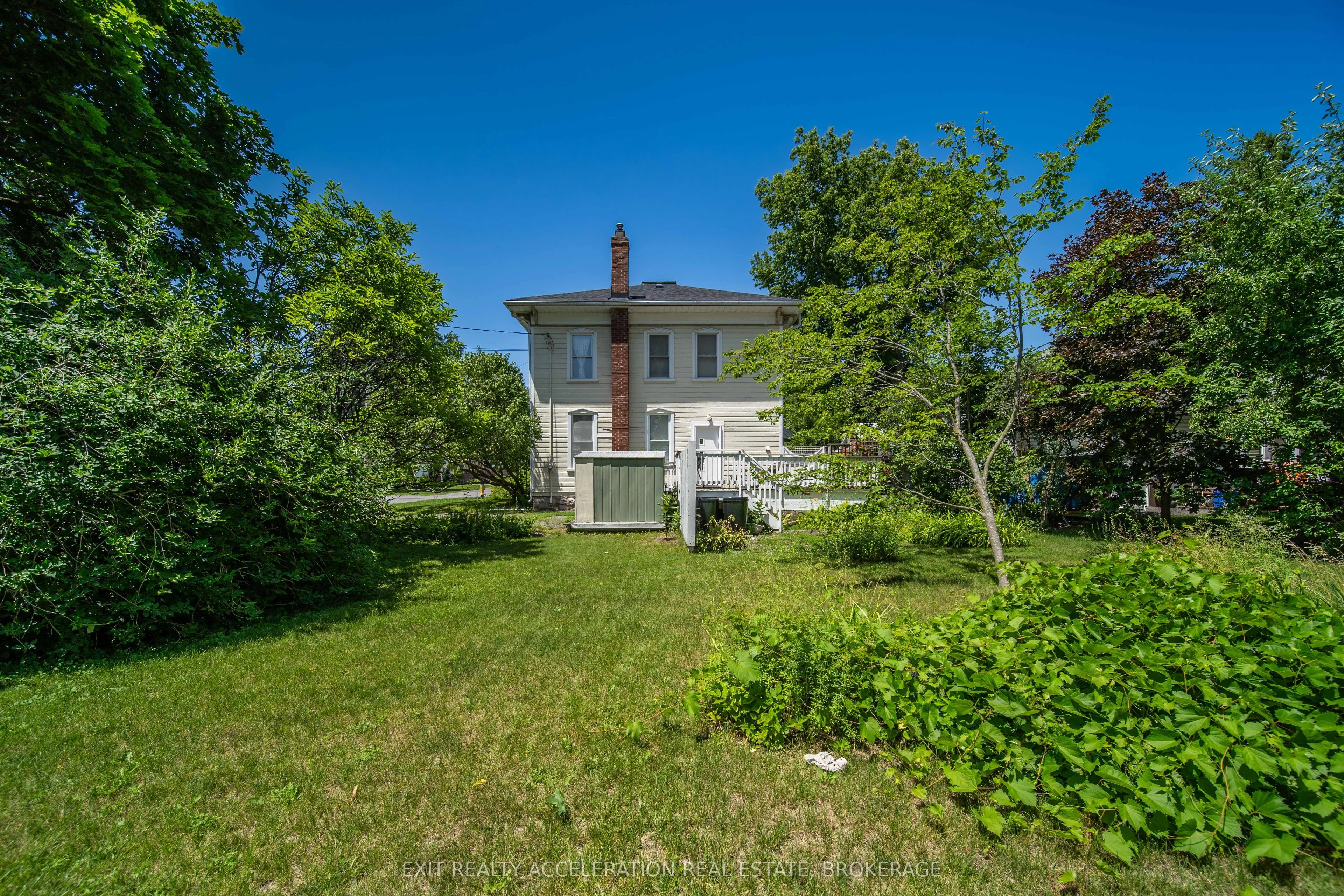 182 Water Street W