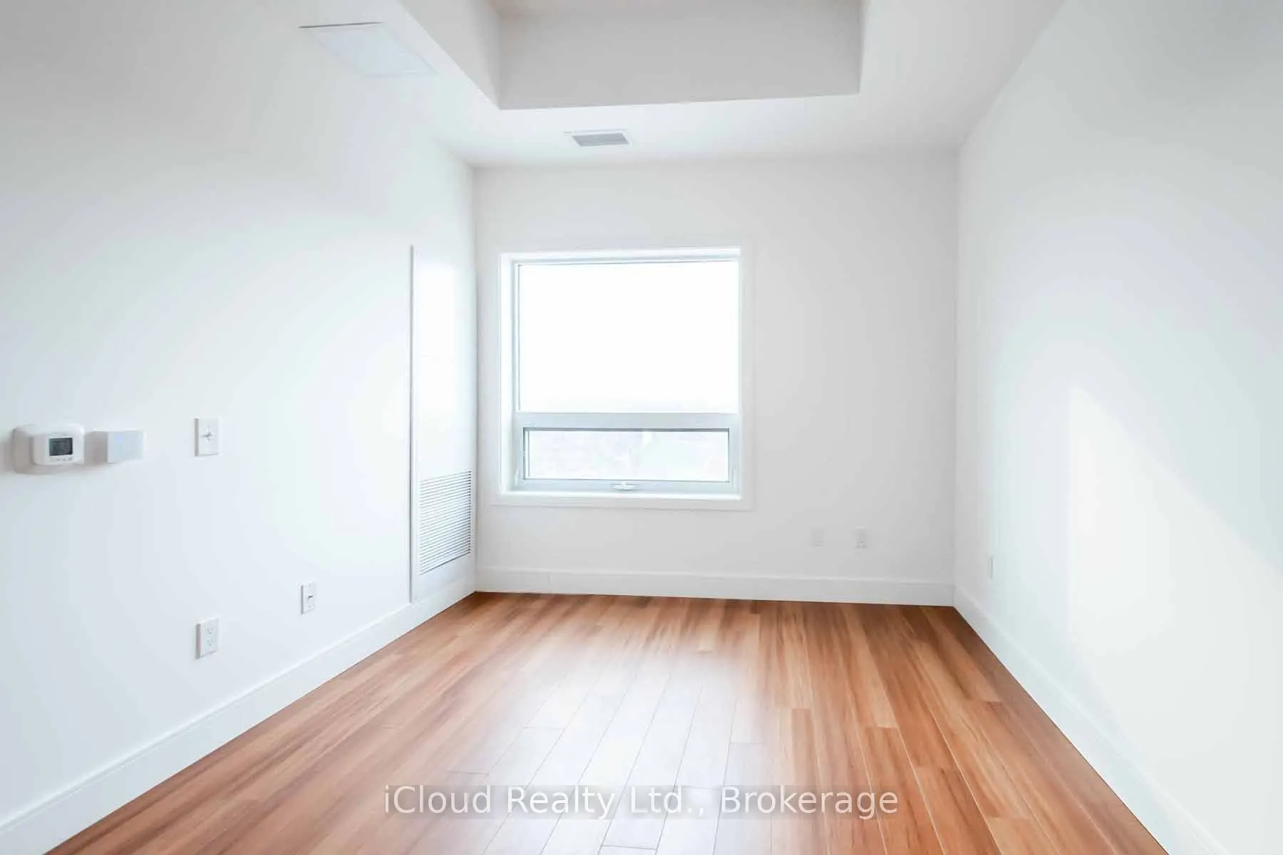 1 Wellington Street #806