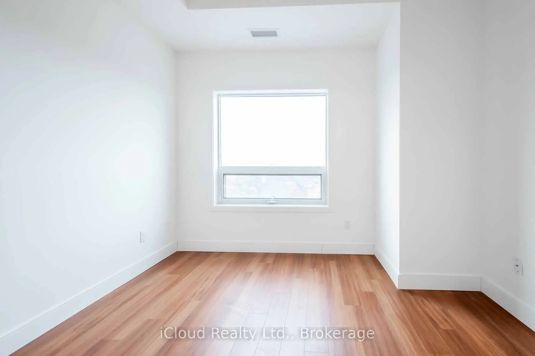 1 Wellington Street #806