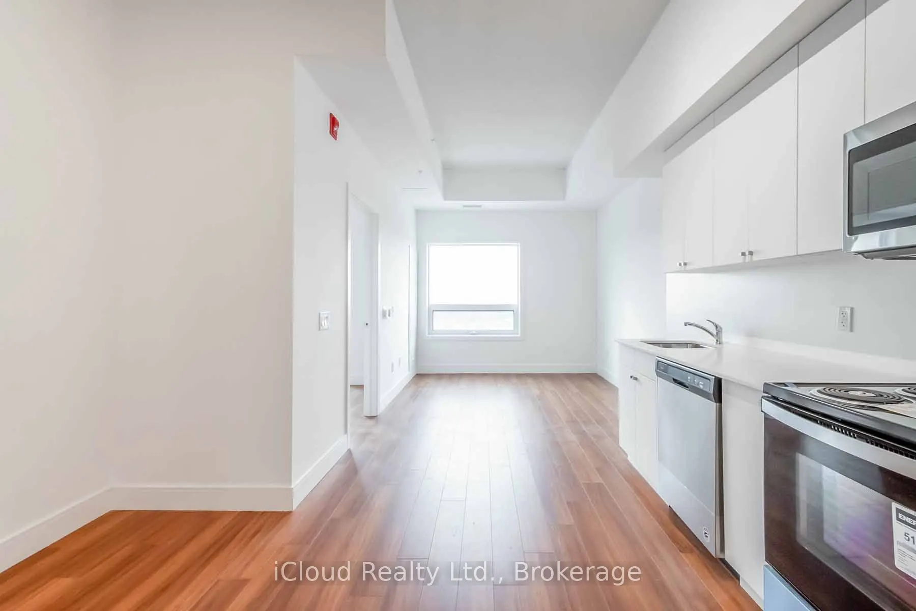 1 Wellington Street #806