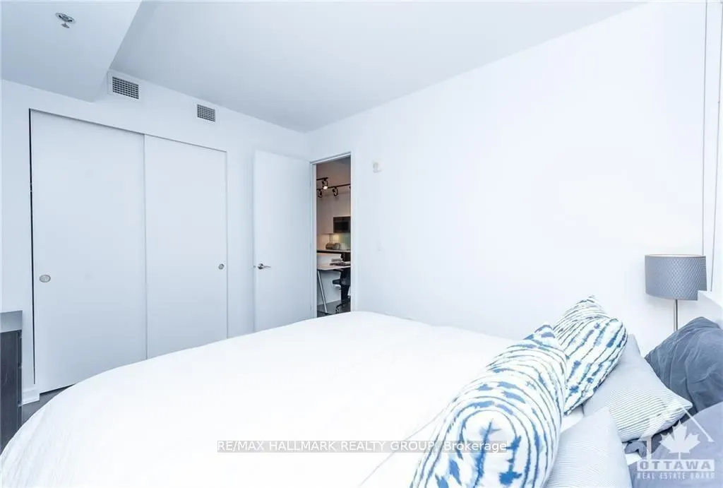 300 Lisgar Street W #1105