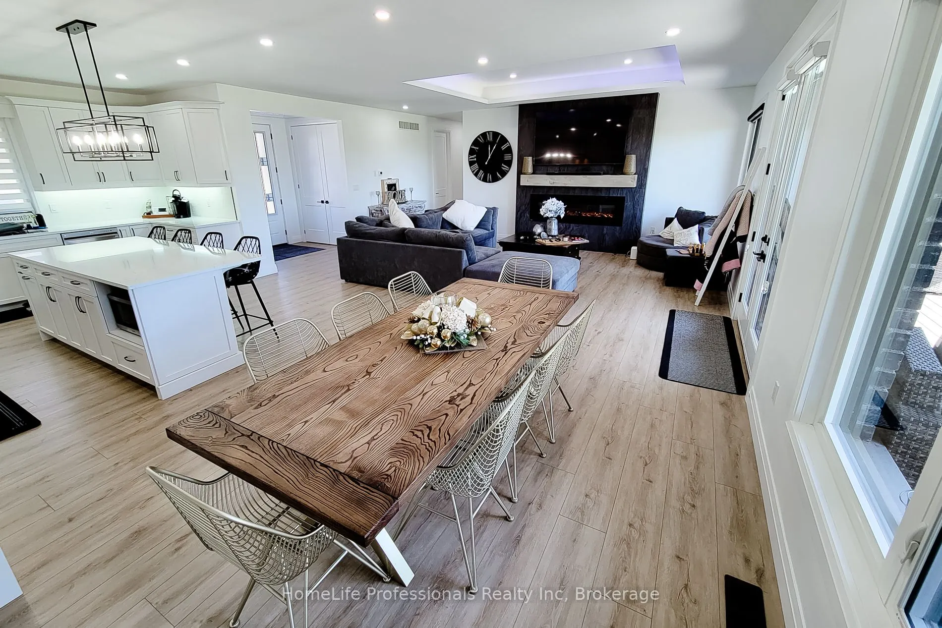 1266 Colborne Street W