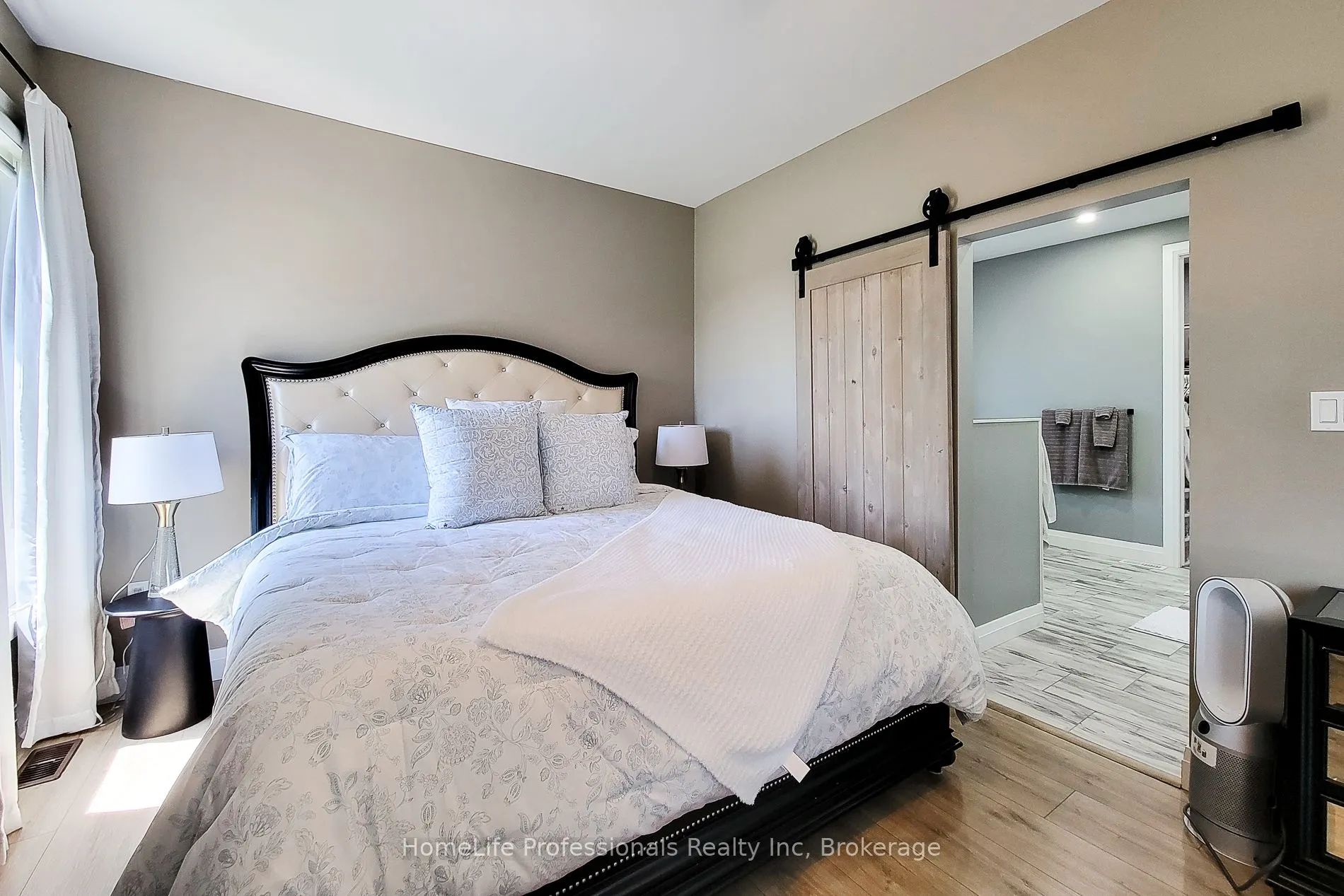 1266 Colborne Street W