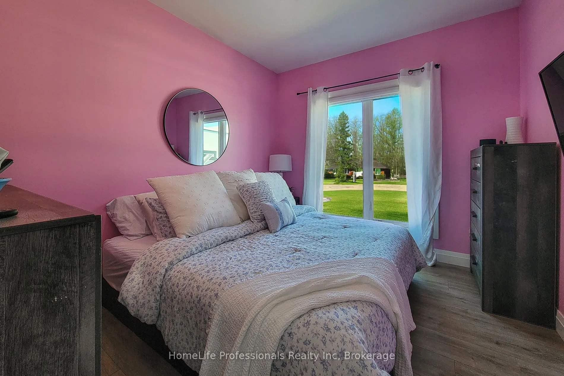 1266 Colborne Street W