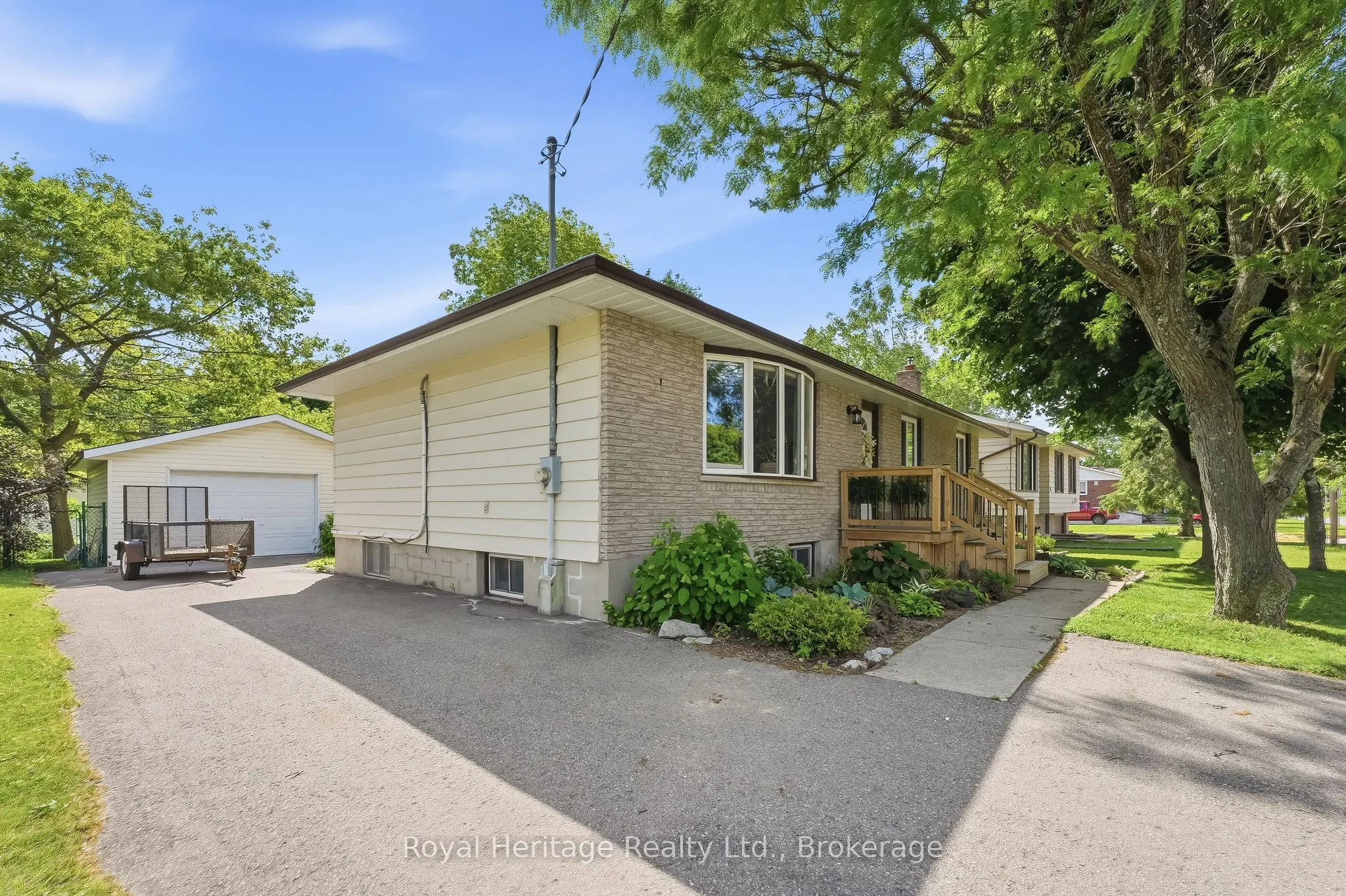 93 Division Street S