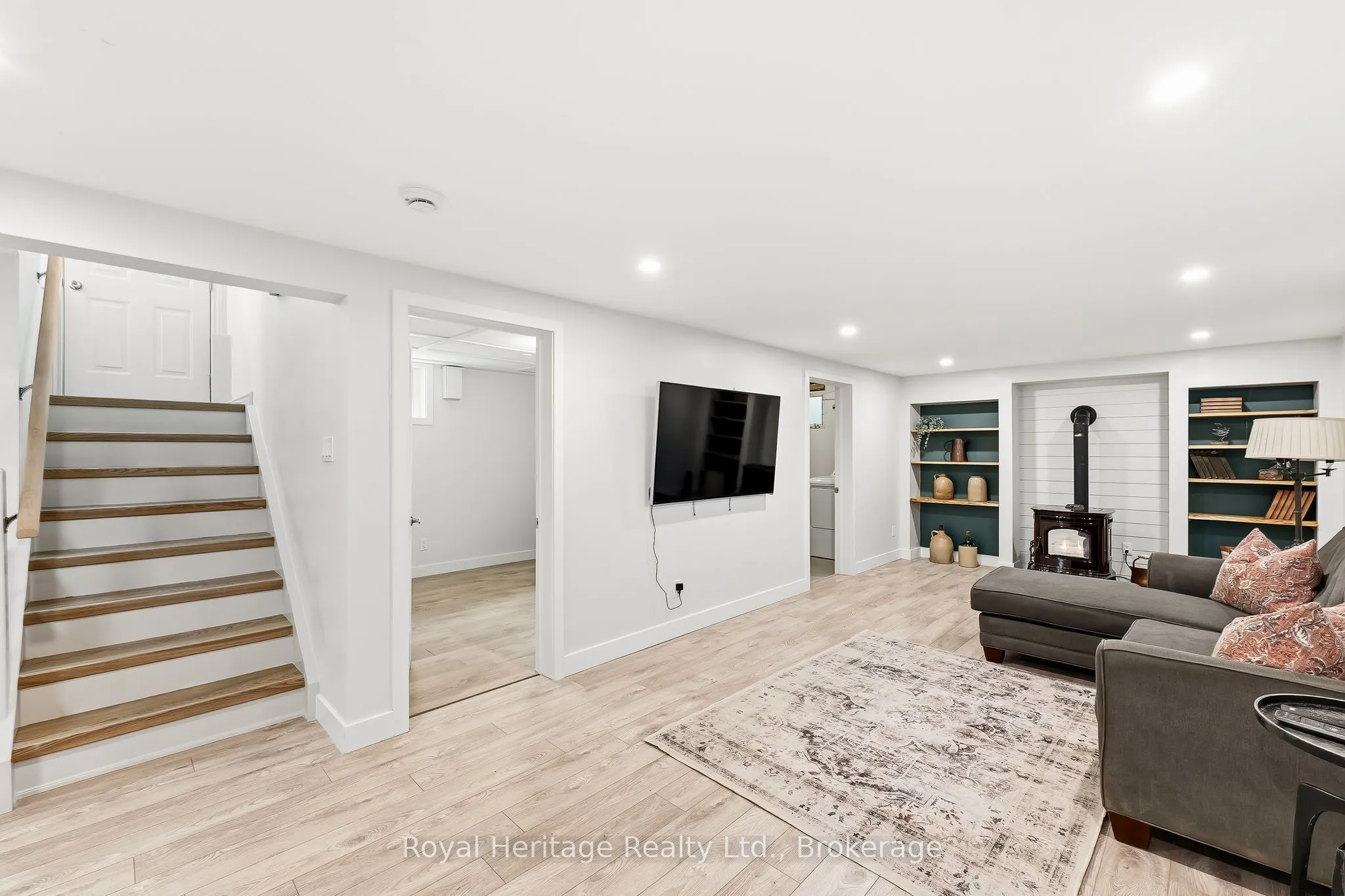 93 Division Street S