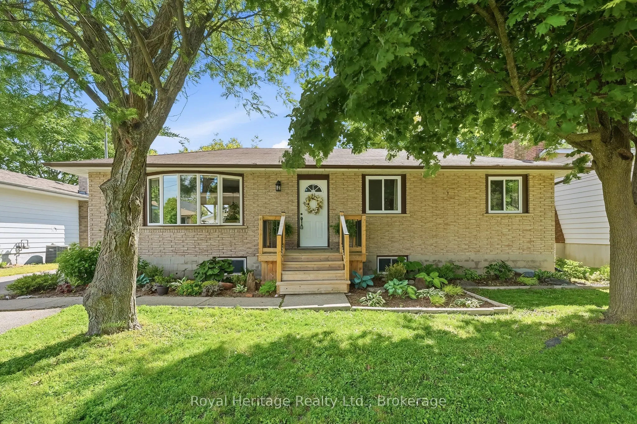 93 Division Street S
